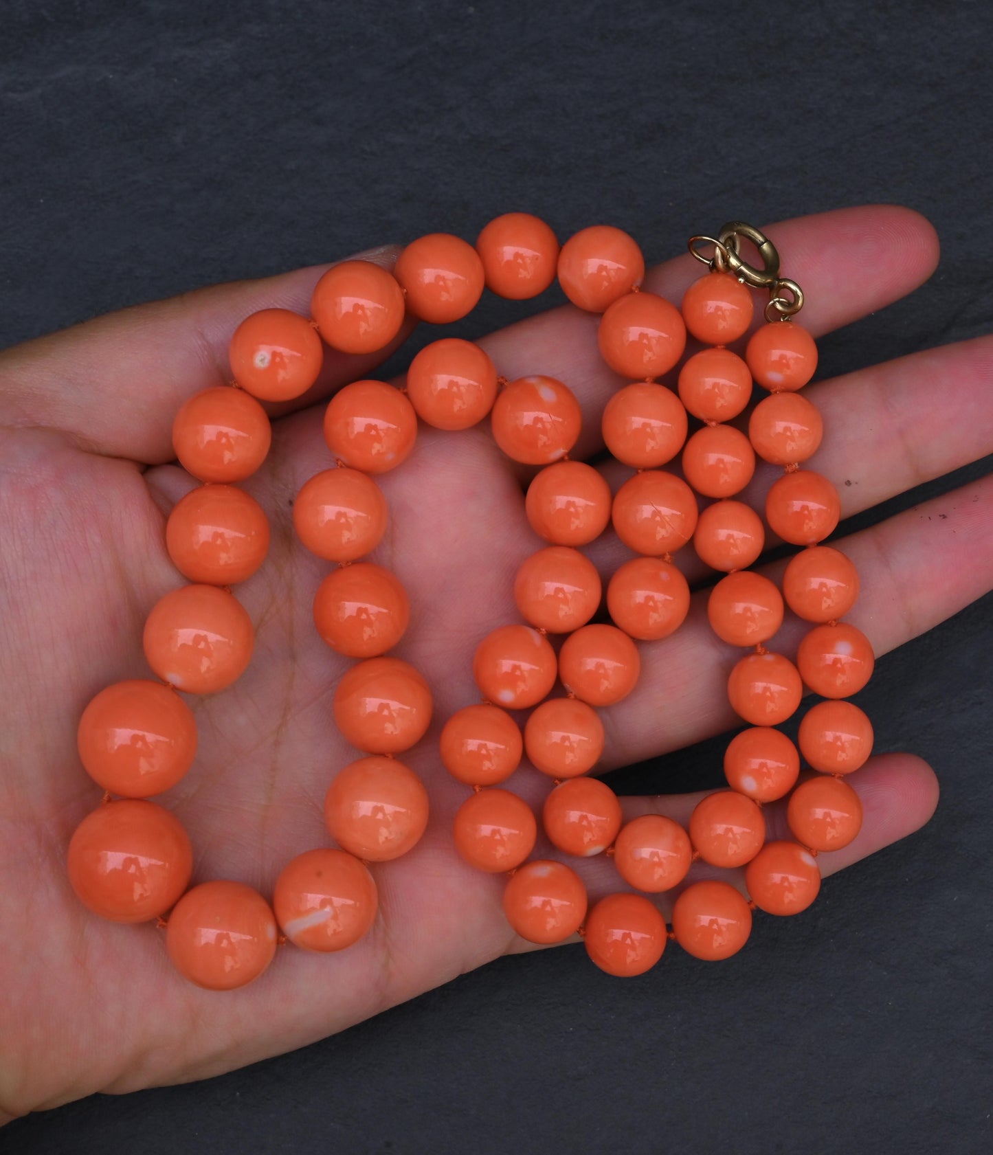 132g Natural Momo Coral Necklace 16.8-10mm Graduated Round Beads 14K Gold Clasp