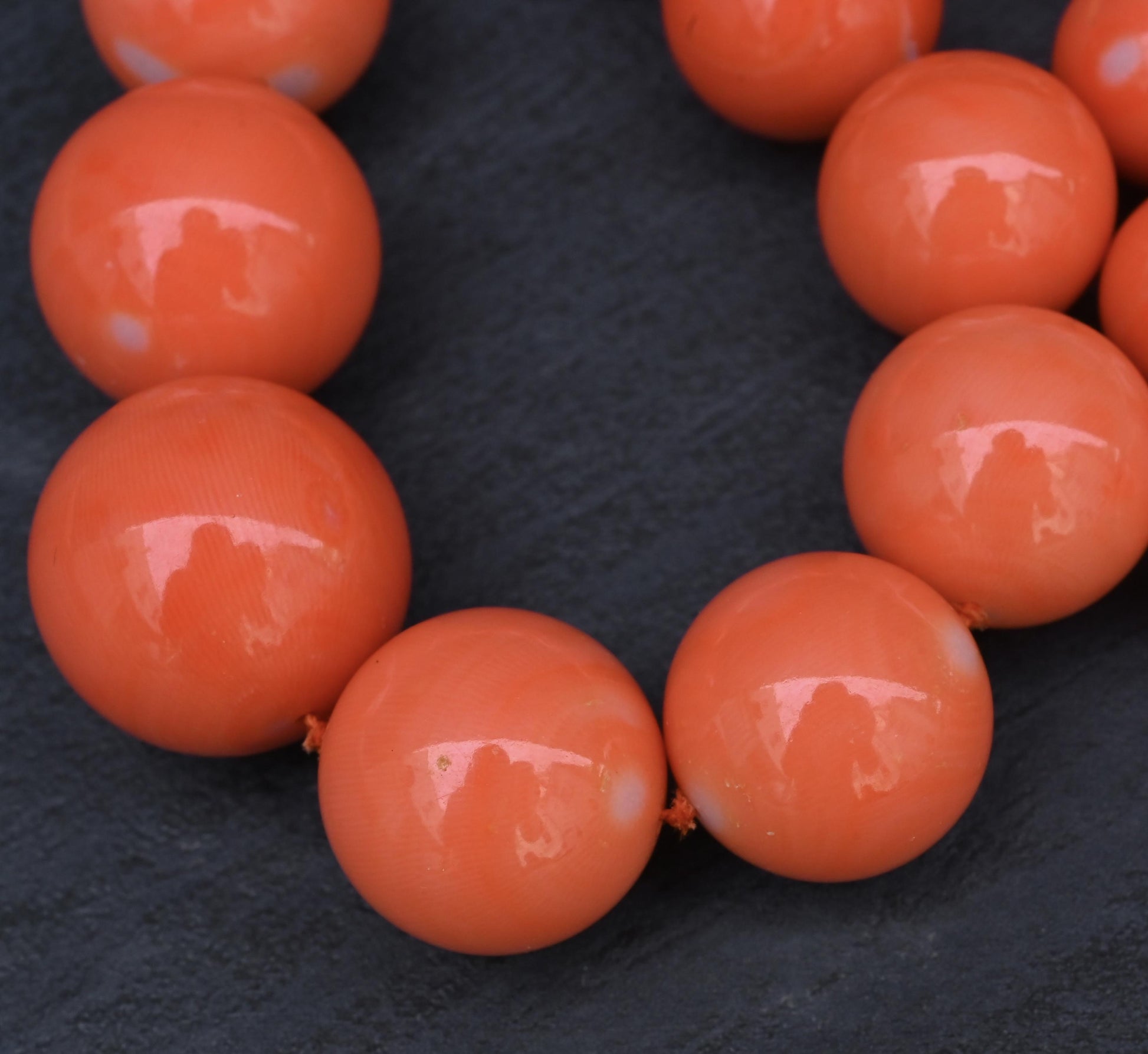 132g Natural Momo Coral Necklace 16.8-10mm Graduated Round Beads 14K Gold Clasp