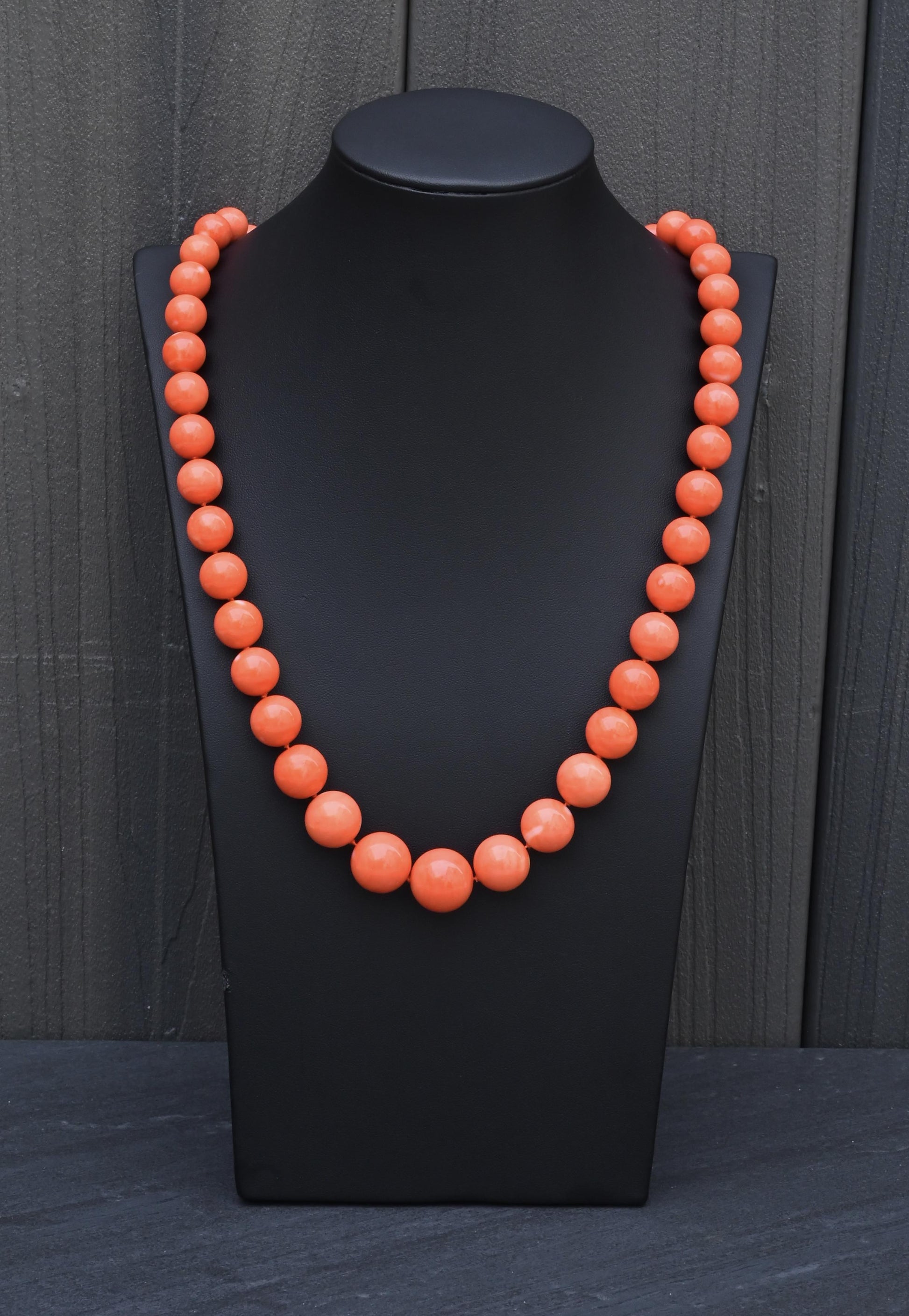 132g Natural Momo Coral Necklace 16.8-10mm Graduated Round Beads 14K Gold Clasp