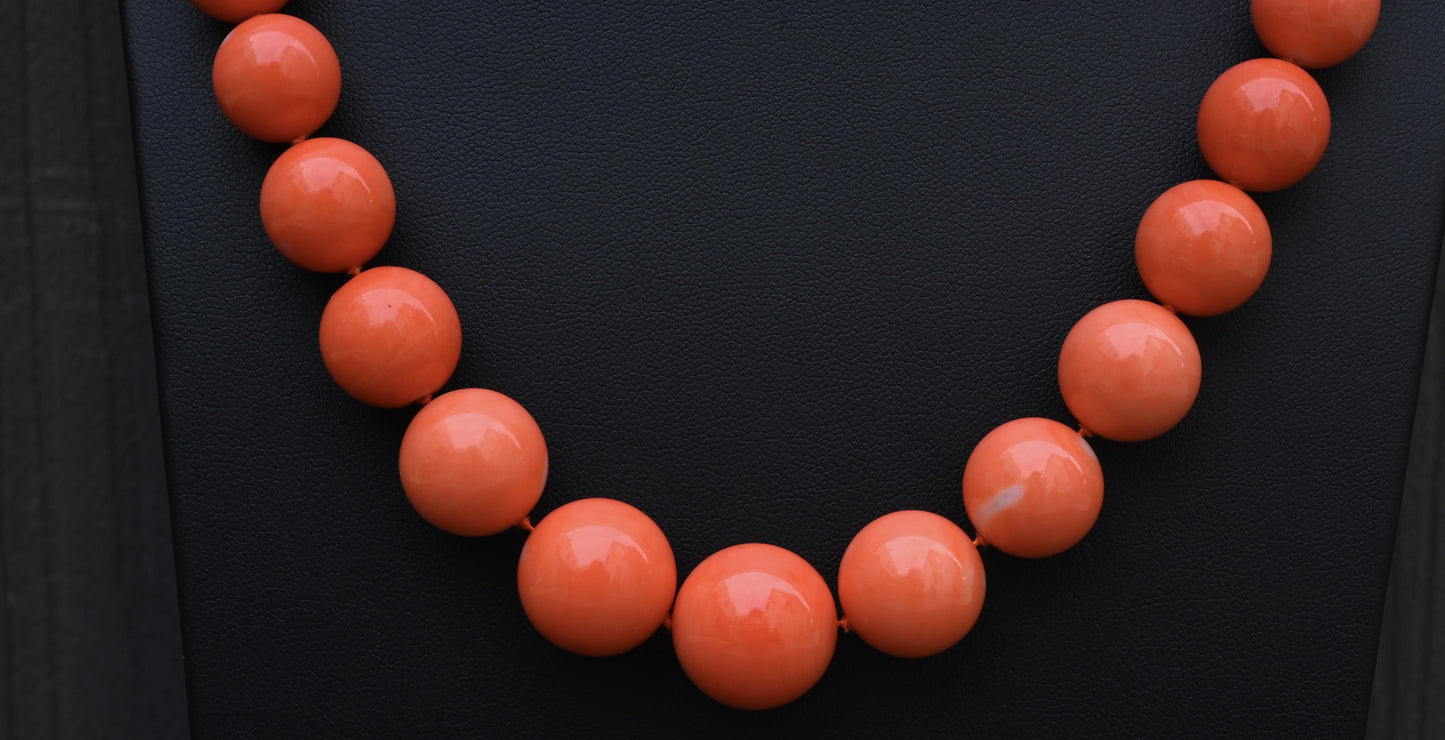 132g Natural Momo Coral Necklace 16.8-10mm Graduated Round Beads 14K Gold Clasp