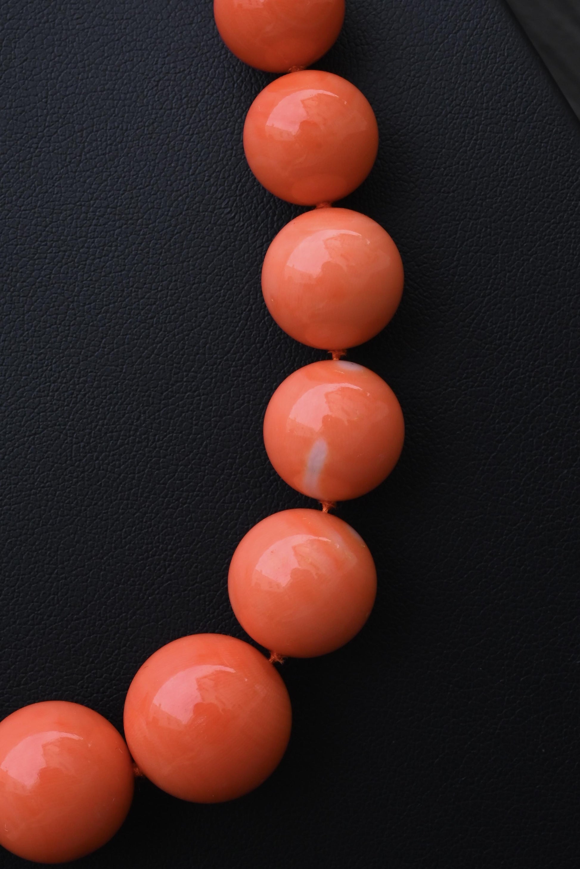 132g Natural Momo Coral Necklace 16.8-10mm Graduated Round Beads 14K Gold Clasp