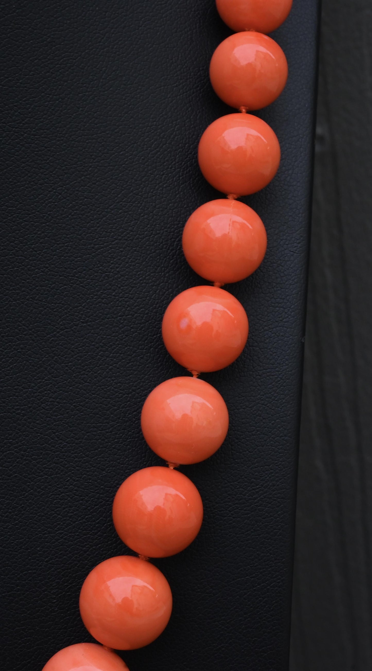 132g Natural Momo Coral Necklace 16.8-10mm Graduated Round Beads 14K Gold Clasp