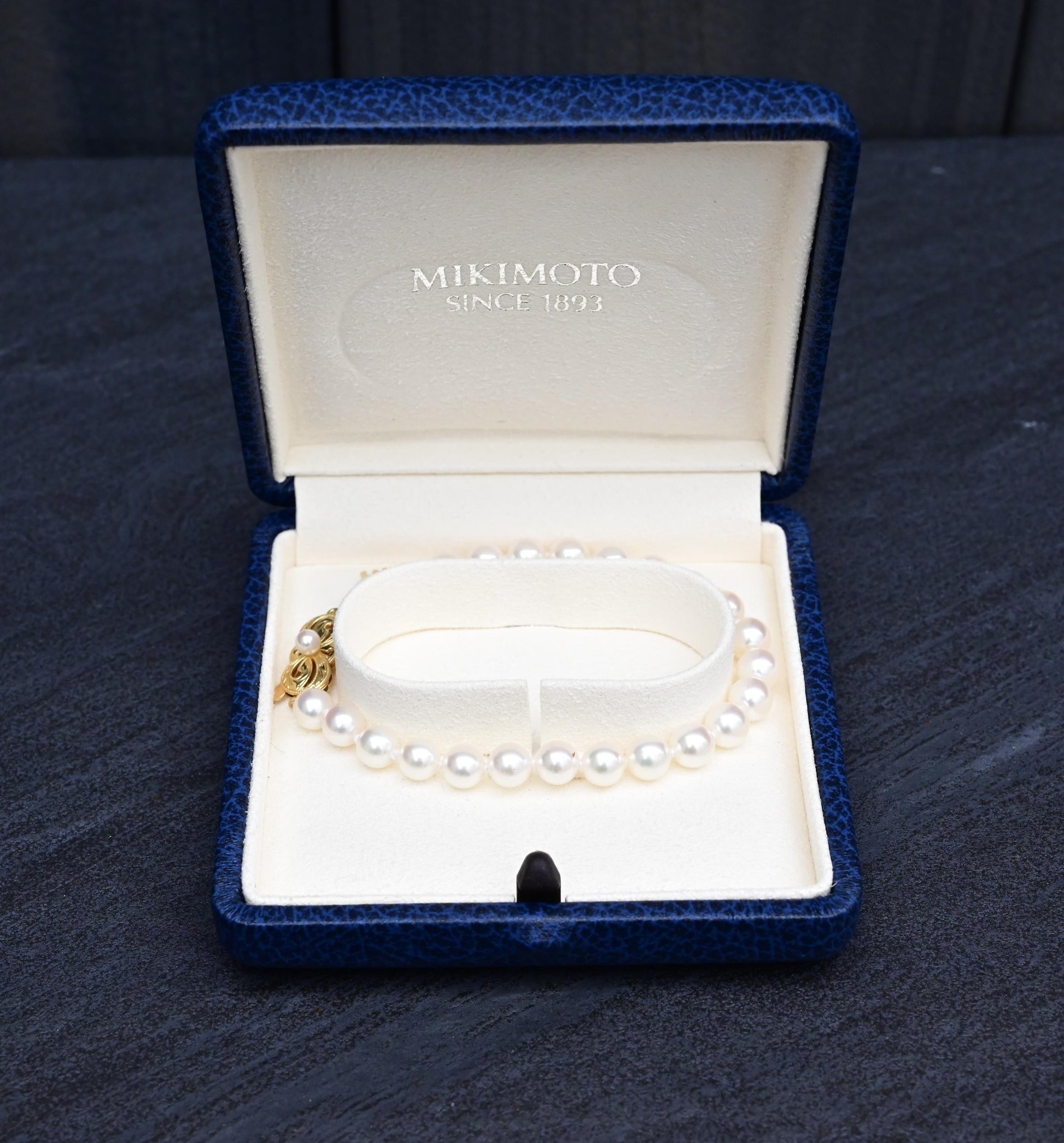 Mikimoto 18K Yellow Gold Akoya Pearl Bracelet Full Set– 6.5mm Pearls, 7 1/2”