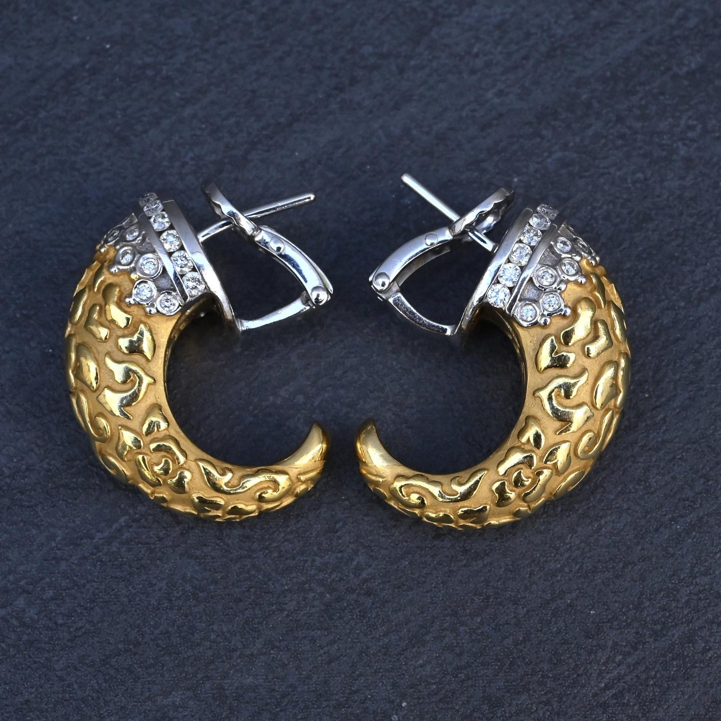 Carrera y Carrera 18K Gold Pave Diamond Textured Hoop Earrings Vintage