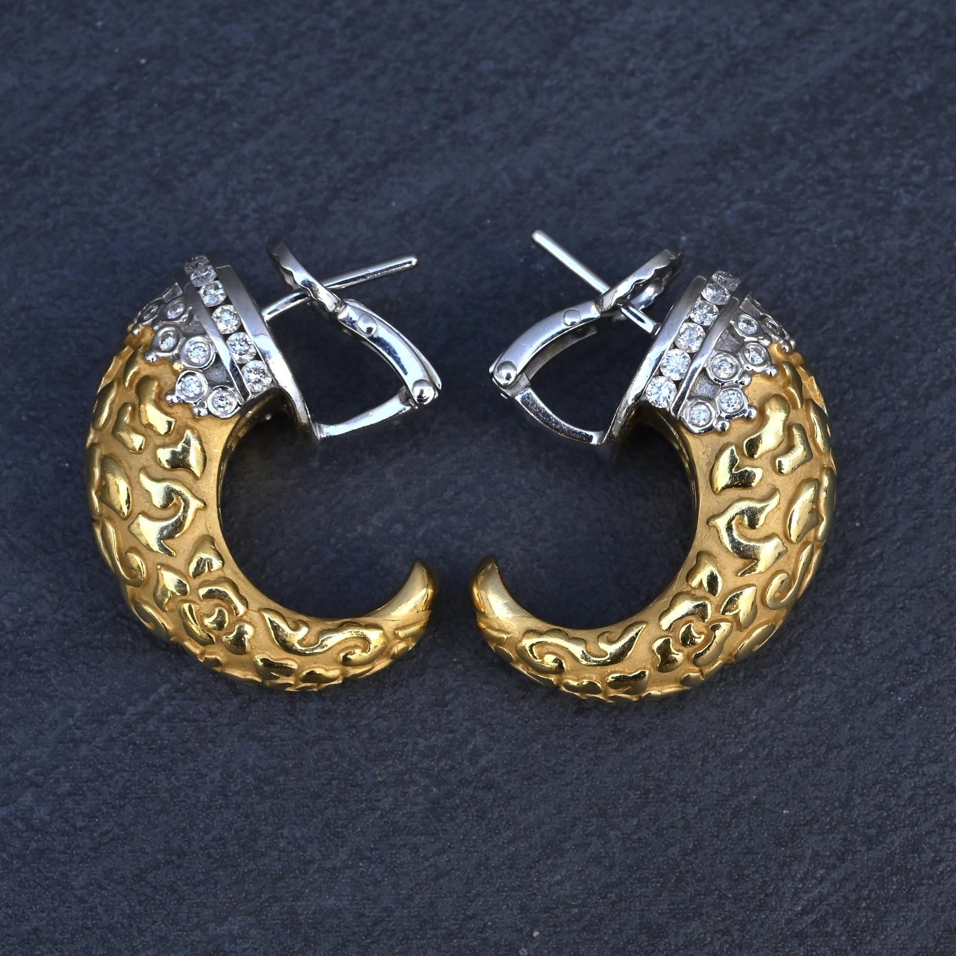 Carrera y Carrera 18K Gold Pave Diamond Textured Hoop Earrings Vintage