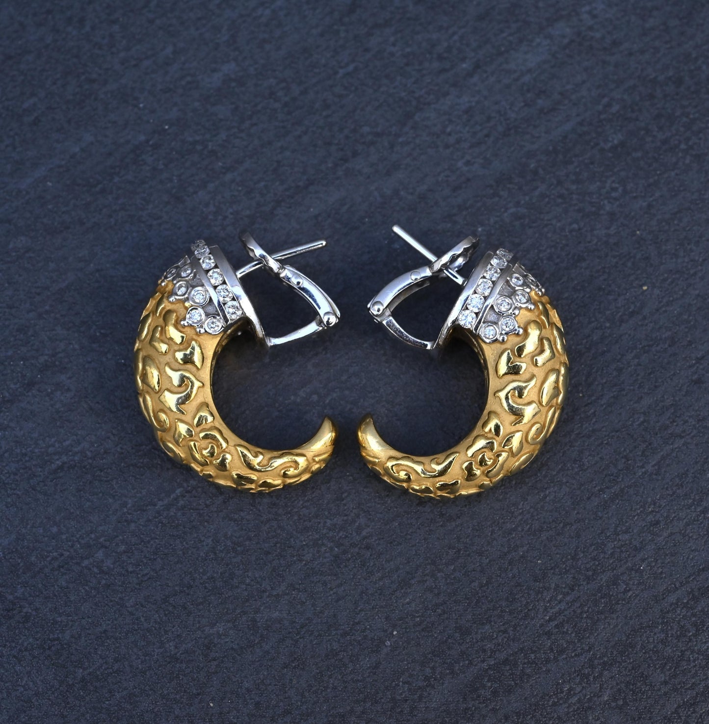 Carrera y Carrera 18K Gold Pave Diamond Textured Hoop Earrings Vintage