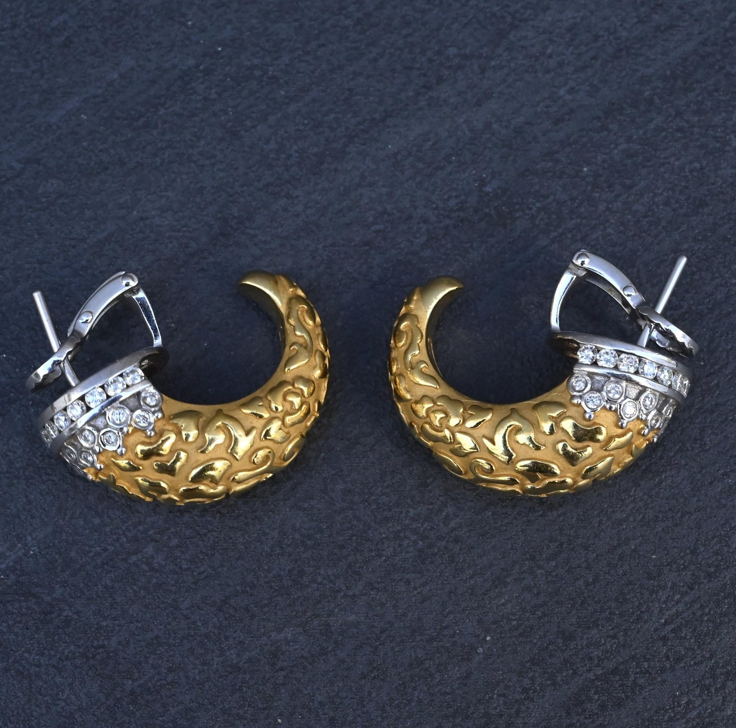 Carrera y Carrera 18K Gold Pave Diamond Textured Hoop Earrings Vintage