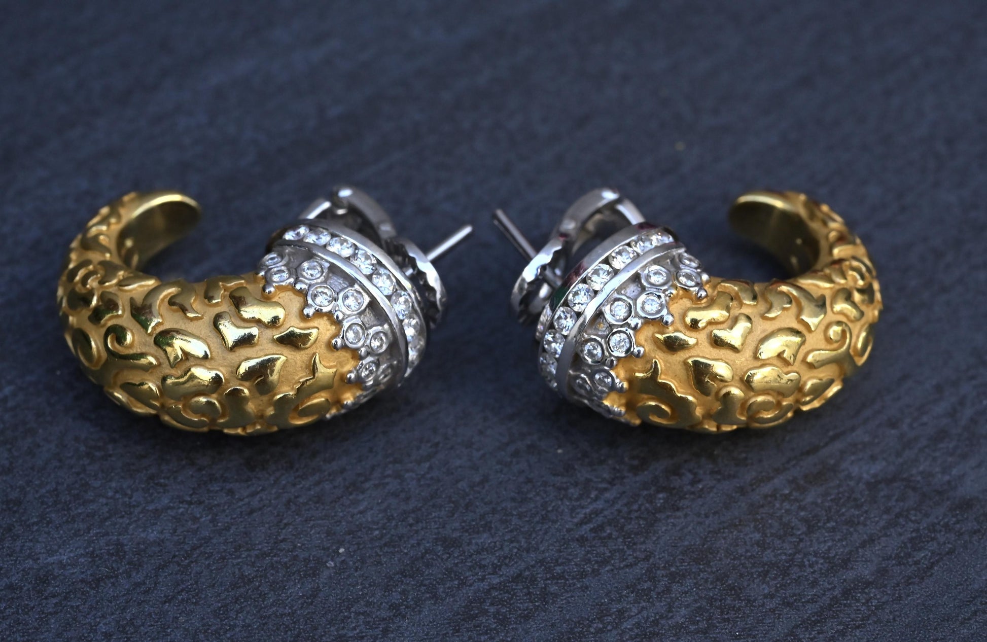 Carrera y Carrera 18K Gold Pave Diamond Textured Hoop Earrings Vintage