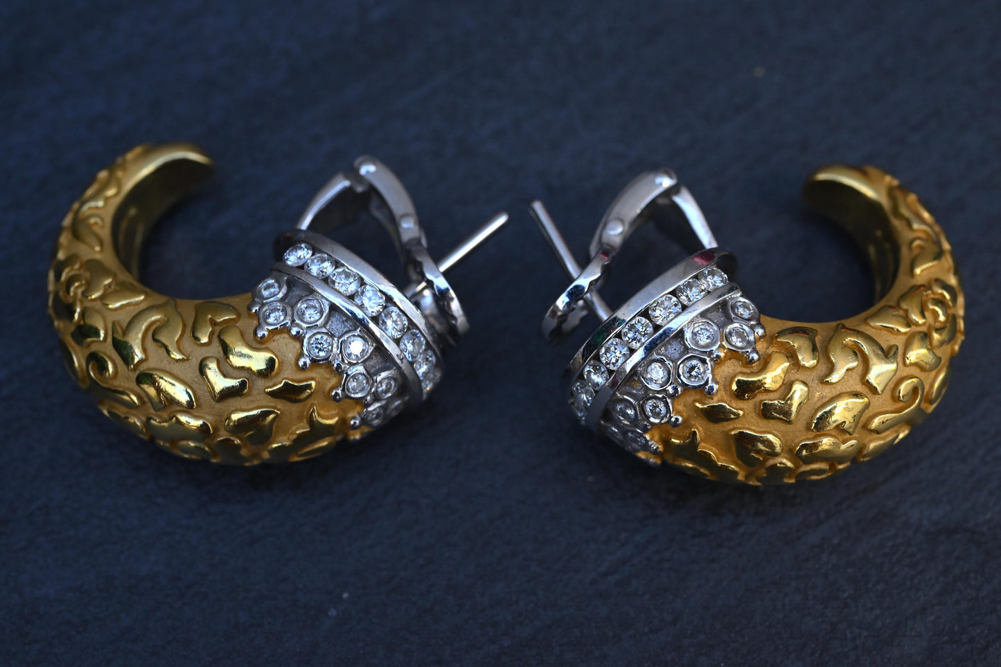 Carrera y Carrera 18K Gold Pave Diamond Textured Hoop Earrings Vintage
