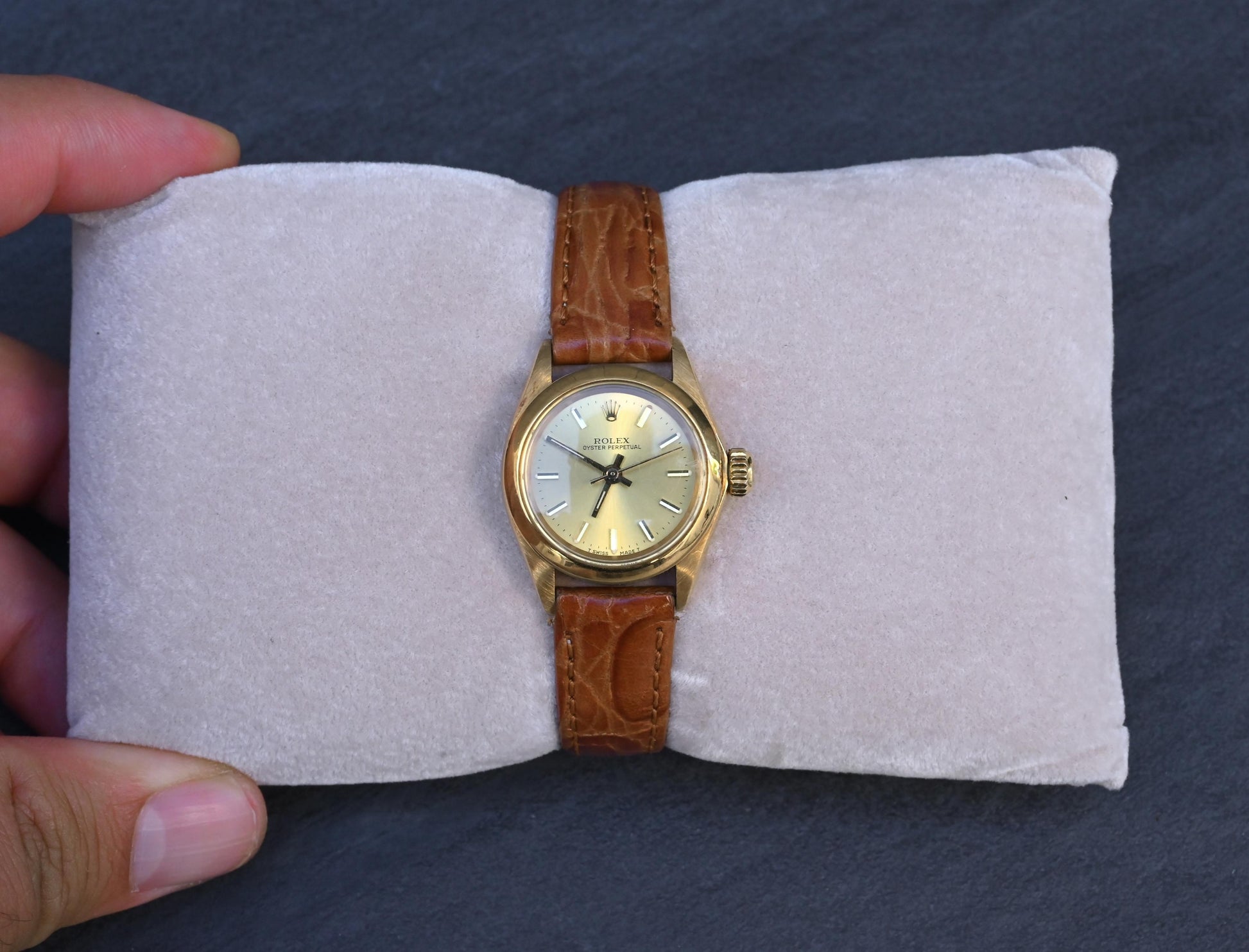 Vintage Ladies Rolex Oyster Perpetual 26mm 18k Yellow Gold Ref. 6718