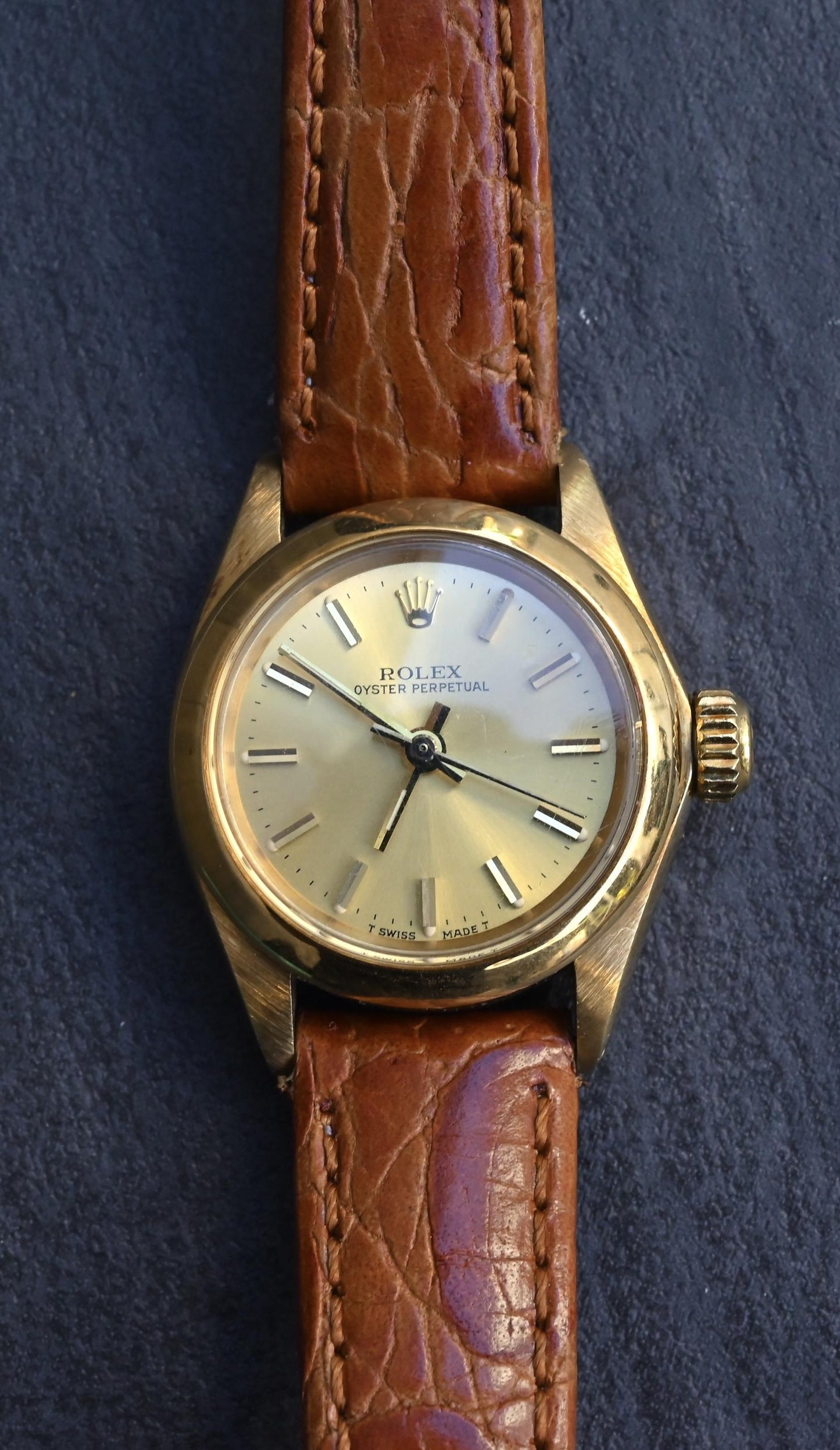 Vintage Ladies Rolex Oyster Perpetual 26mm 18k Yellow Gold Ref. 6718
