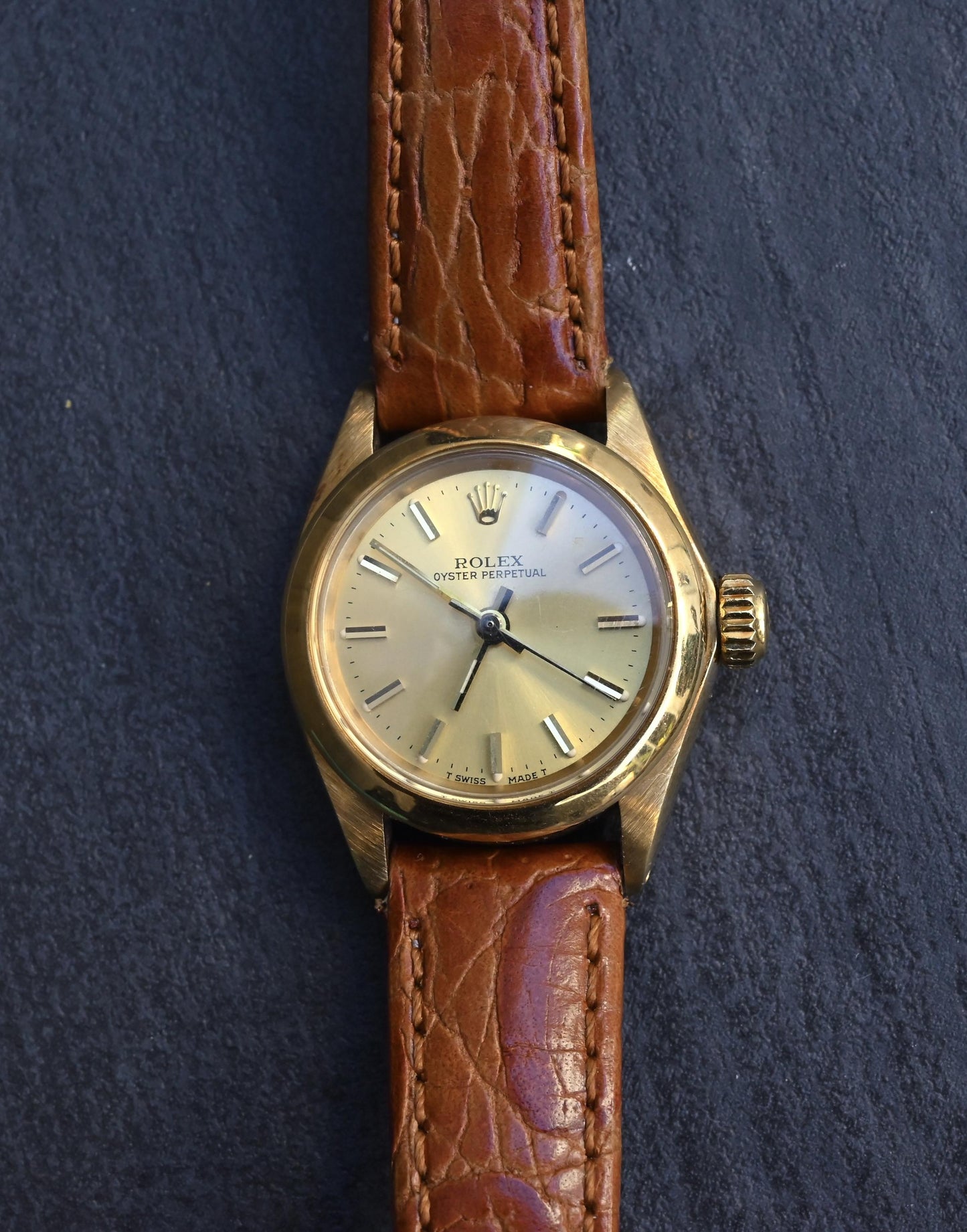 Vintage Ladies Rolex Oyster Perpetual 26mm 18k Yellow Gold Ref. 6718