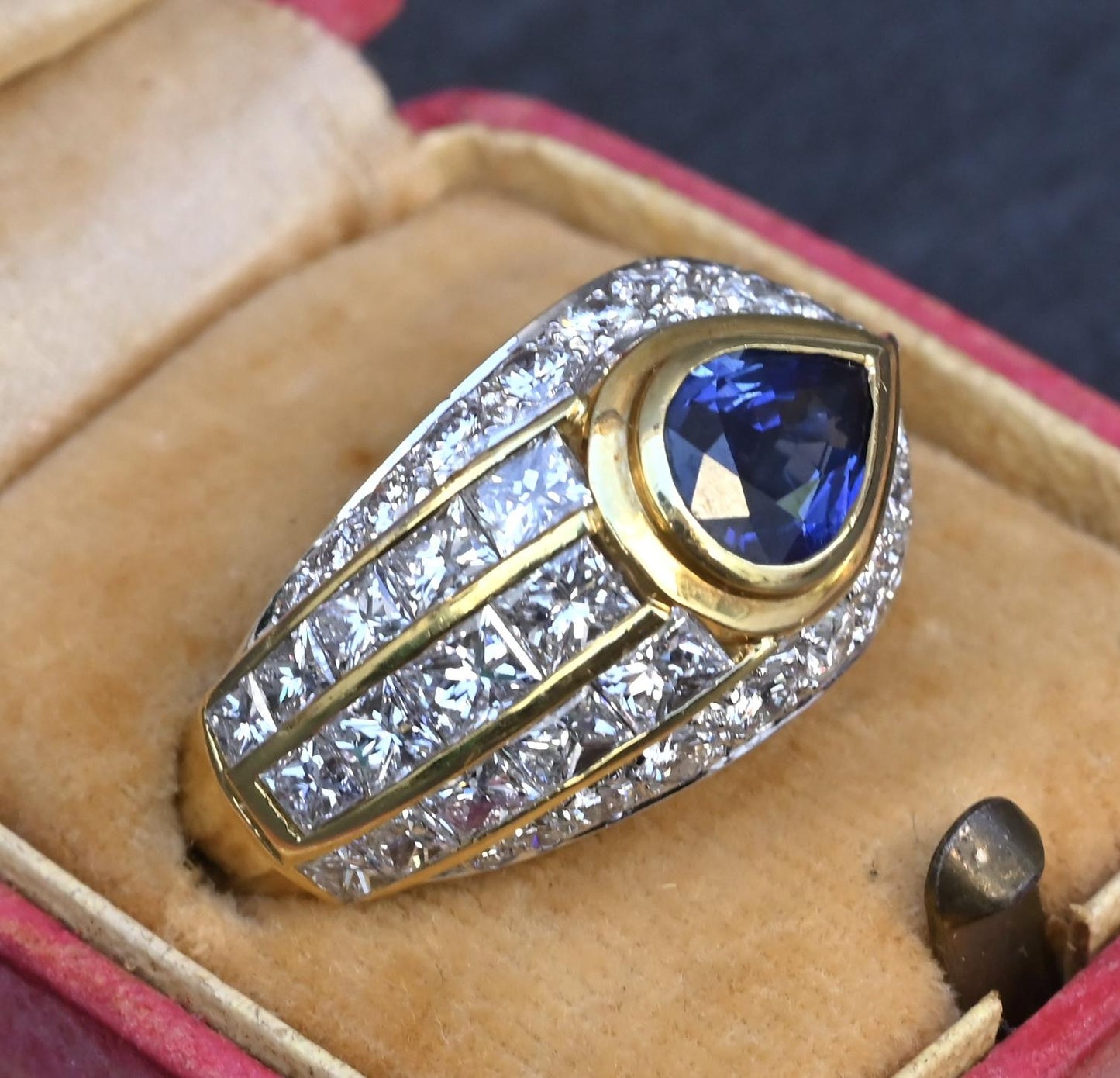 Amazing French Vintage 18K Gold Ring 3.85 Carats of Diamonds & Sapphire IGI Cert