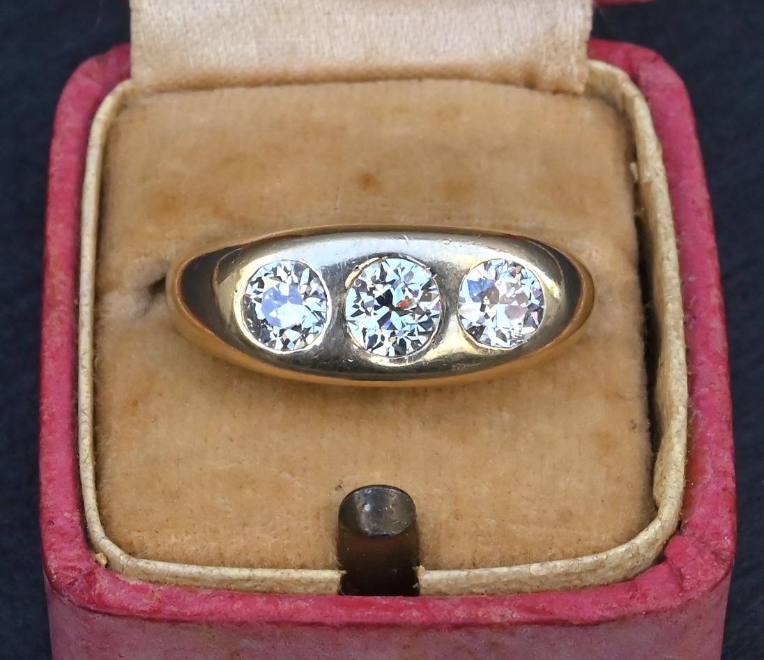 Art Deco 14K Yellow Gold Gypsy 3-Stone Old European Cut Diamond Ring Size 9.5