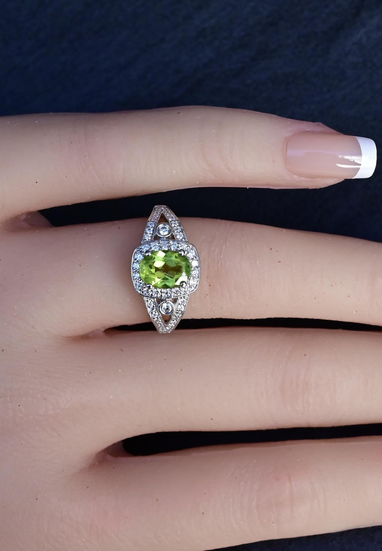 14K White Gold Peridot & Diamond Ring – Size 5.5 3.79 Grams