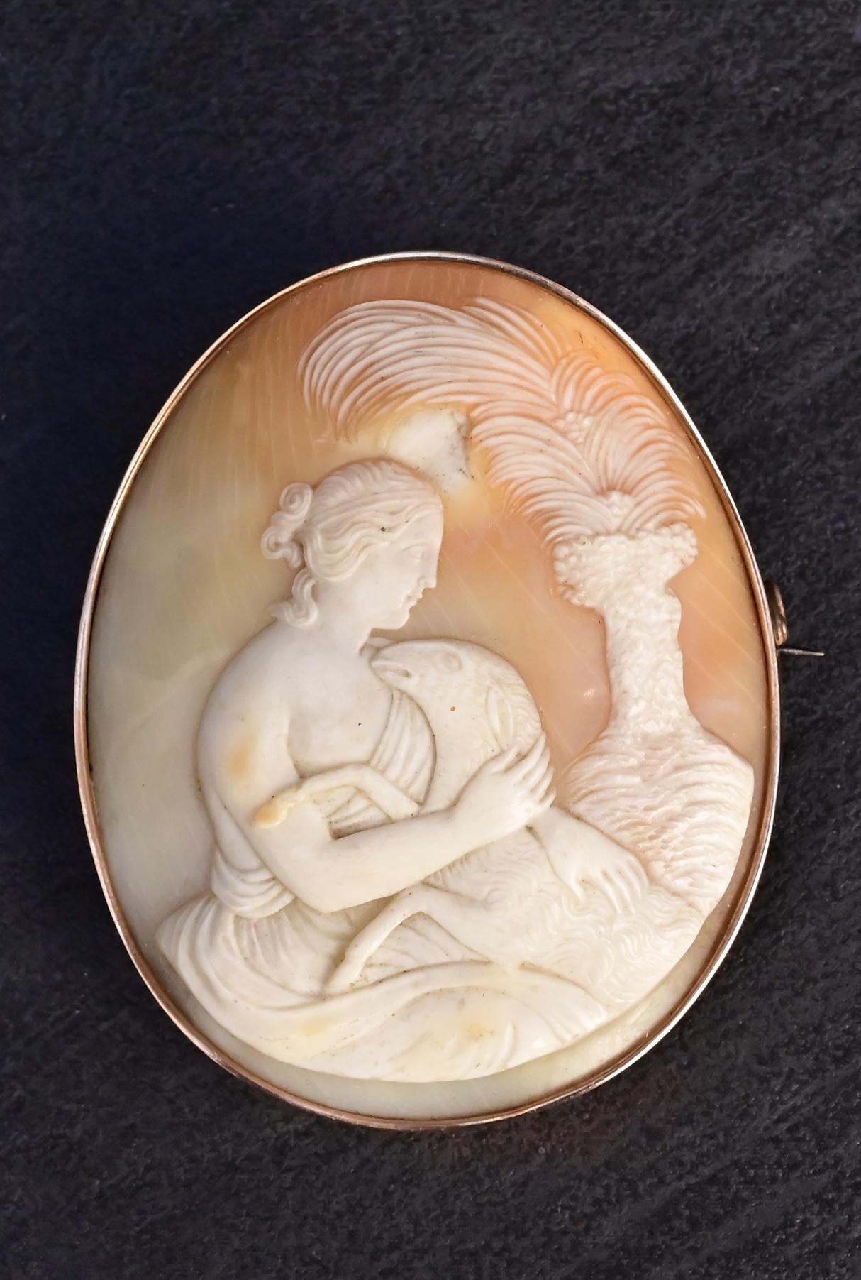 Exceptional Quality 14K Yellow Gold Cameo Brooch With Superb Carving