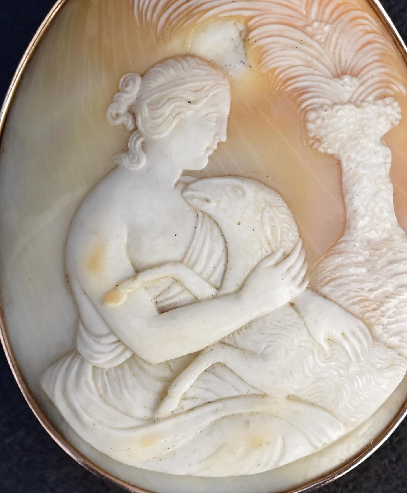 Exceptional Quality 14K Yellow Gold Cameo Brooch With Superb Carving