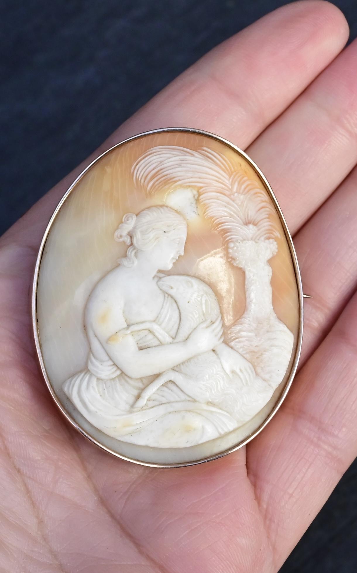 Exceptional Quality 14K Yellow Gold Cameo Brooch With Superb Carving