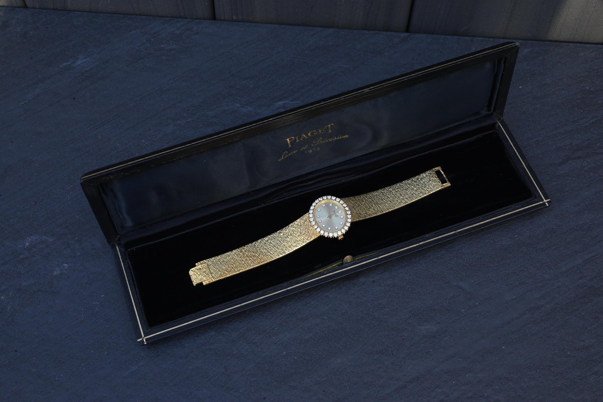 Piaget 18K Yellow Gold Factory Diamond Bezel & Dial Oval Vintage Watch 65.55 Gr.