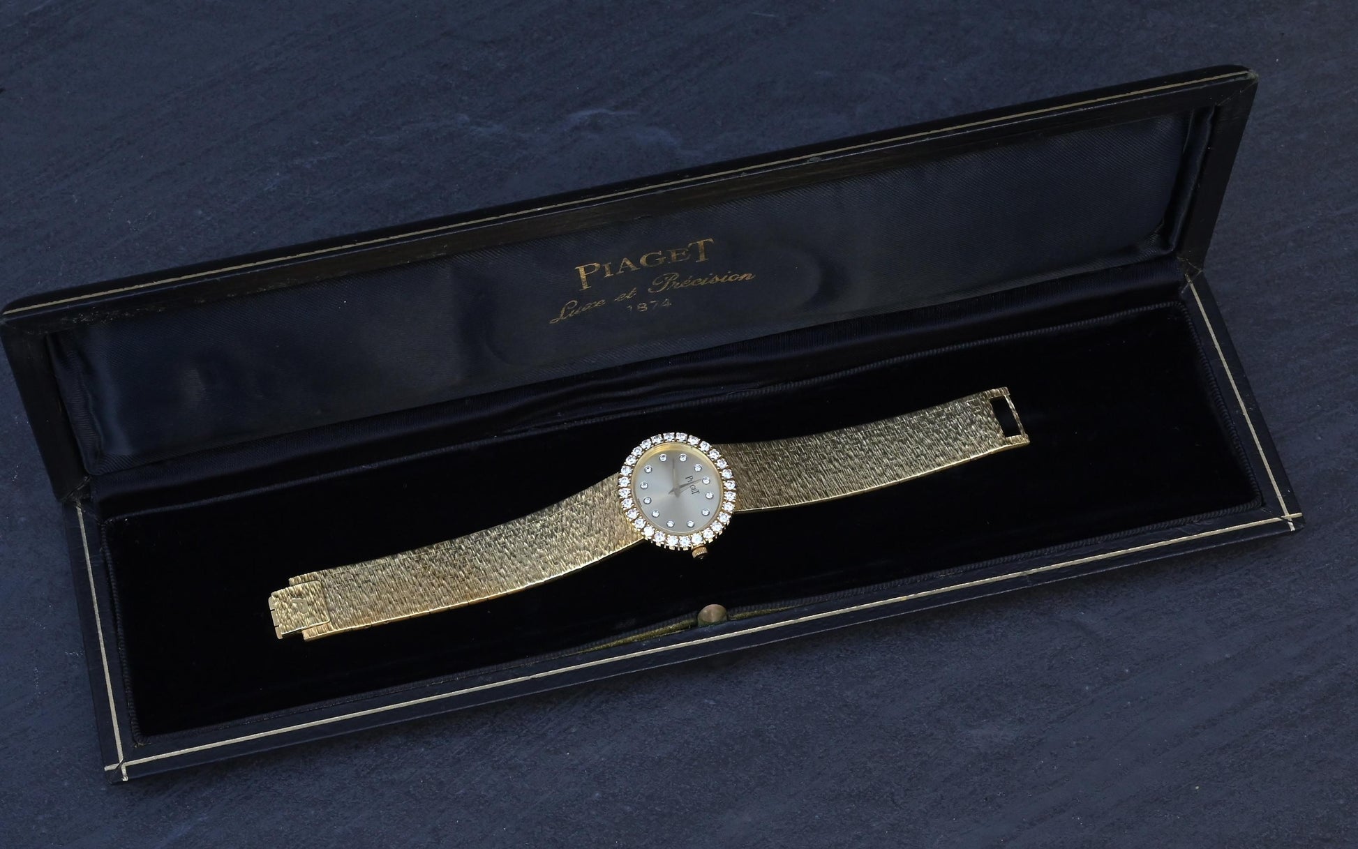 Piaget 18K Yellow Gold Factory Diamond Bezel & Dial Oval Vintage Watch 65.55 Gr.