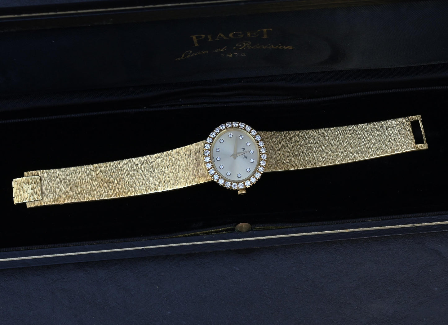 Piaget 18K Yellow Gold Factory Diamond Bezel & Dial Oval Vintage Watch 65.55 Gr.