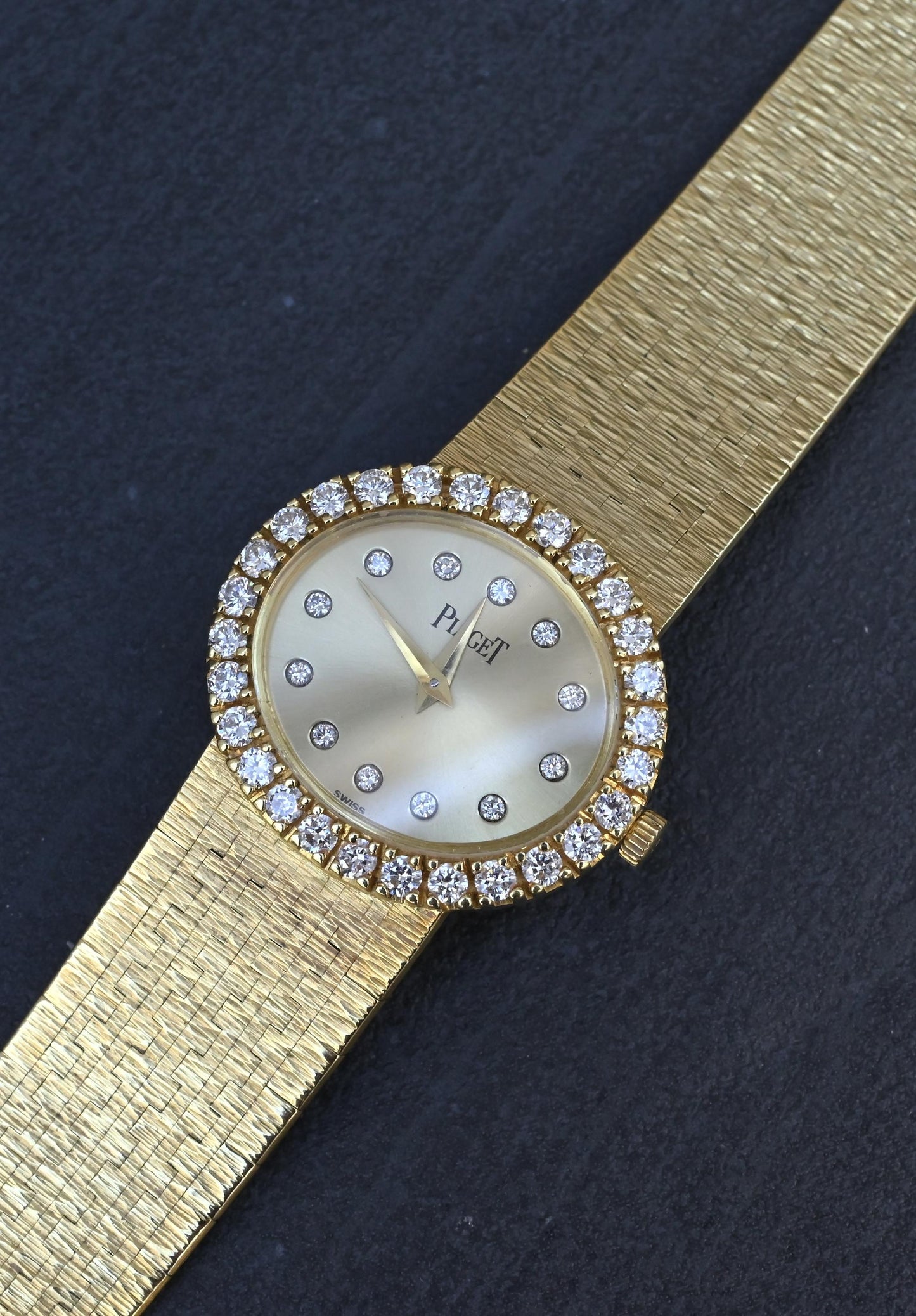 Piaget 18K Yellow Gold Factory Diamond Bezel & Dial Oval Vintage Watch 65.55 Gr.