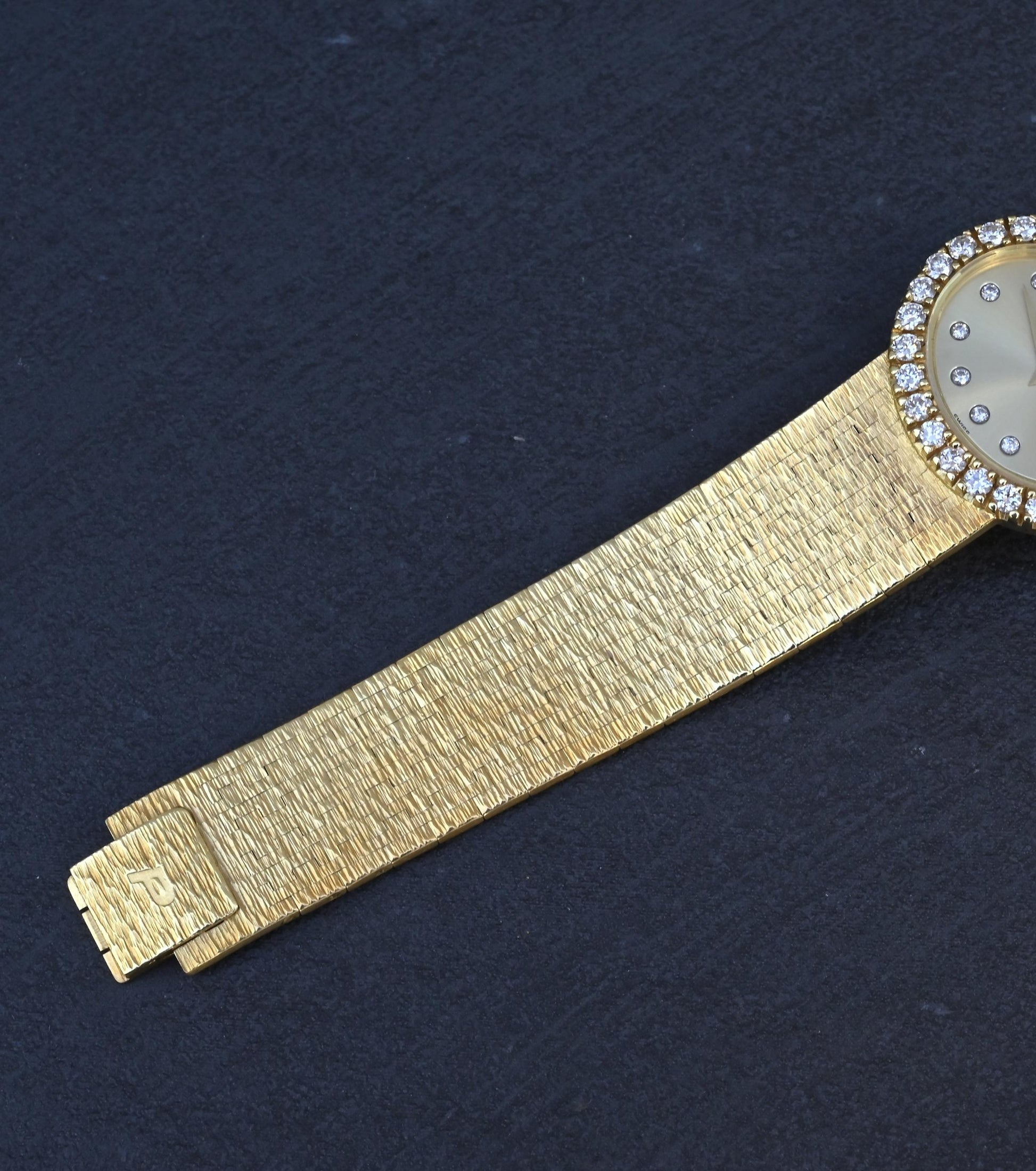 Piaget 18K Yellow Gold Factory Diamond Bezel & Dial Oval Vintage Watch 65.55 Gr.