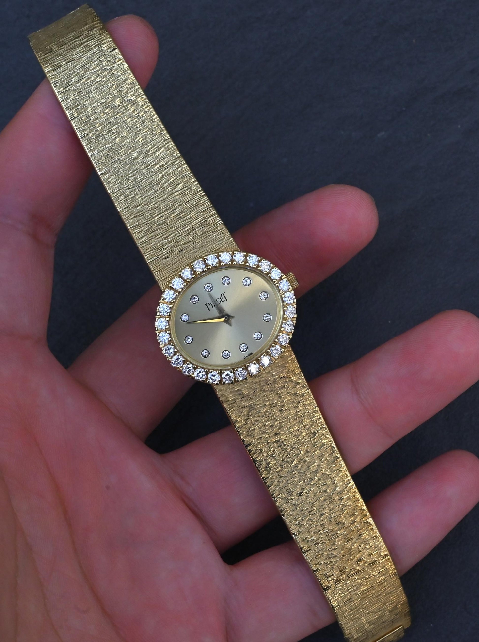 Piaget 18K Yellow Gold Factory Diamond Bezel & Dial Oval Vintage Watch 65.55 Gr.