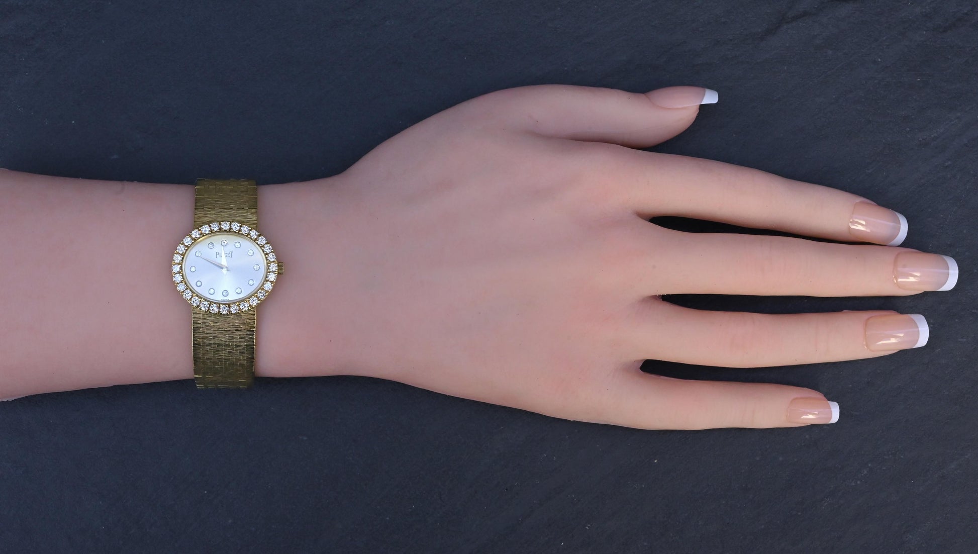 Piaget 18K Yellow Gold Factory Diamond Bezel & Dial Oval Vintage Watch 65.55 Gr.