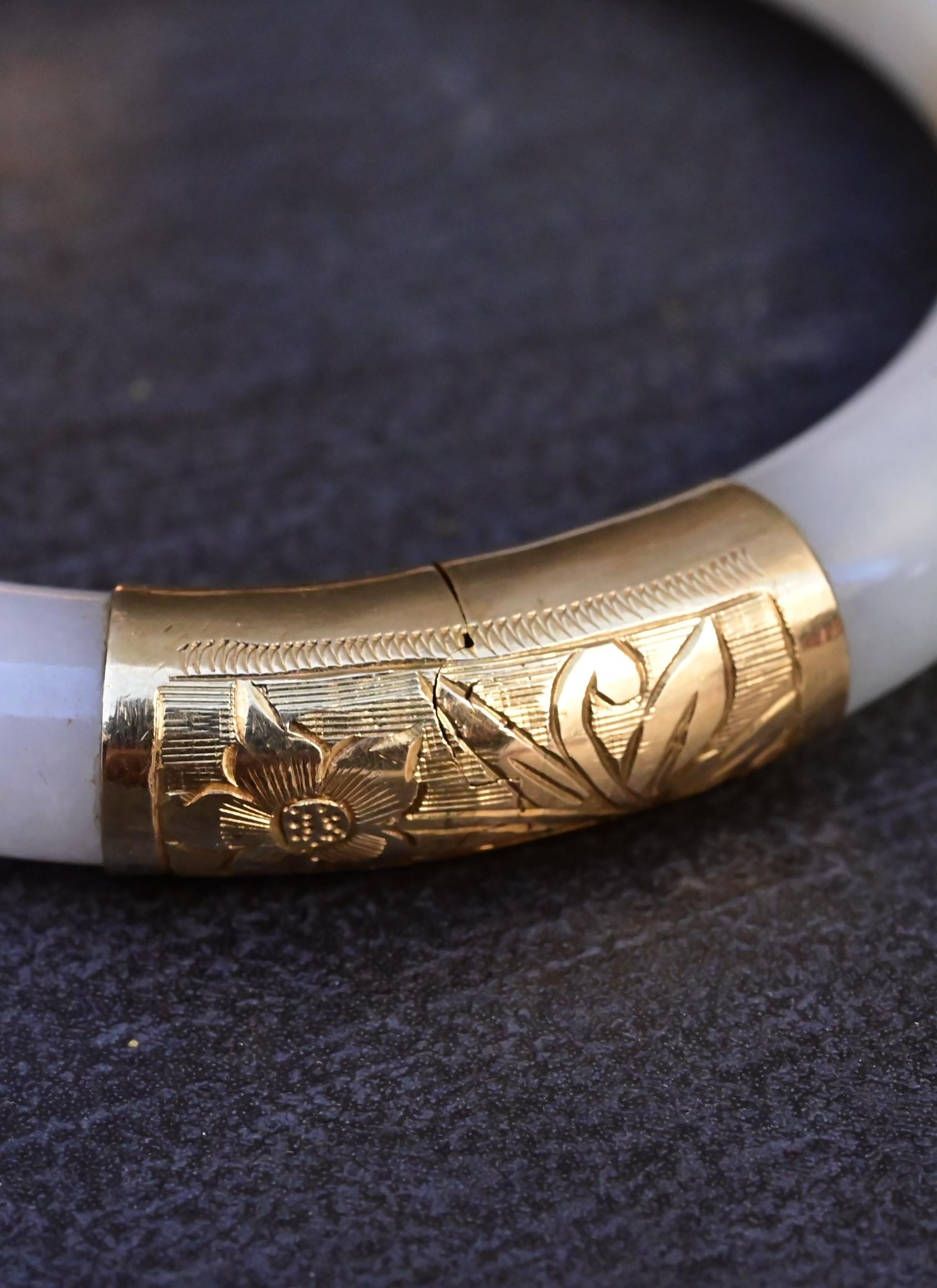 Superb Antique Jade and 14K Gold Hinged Bangle Bracelet