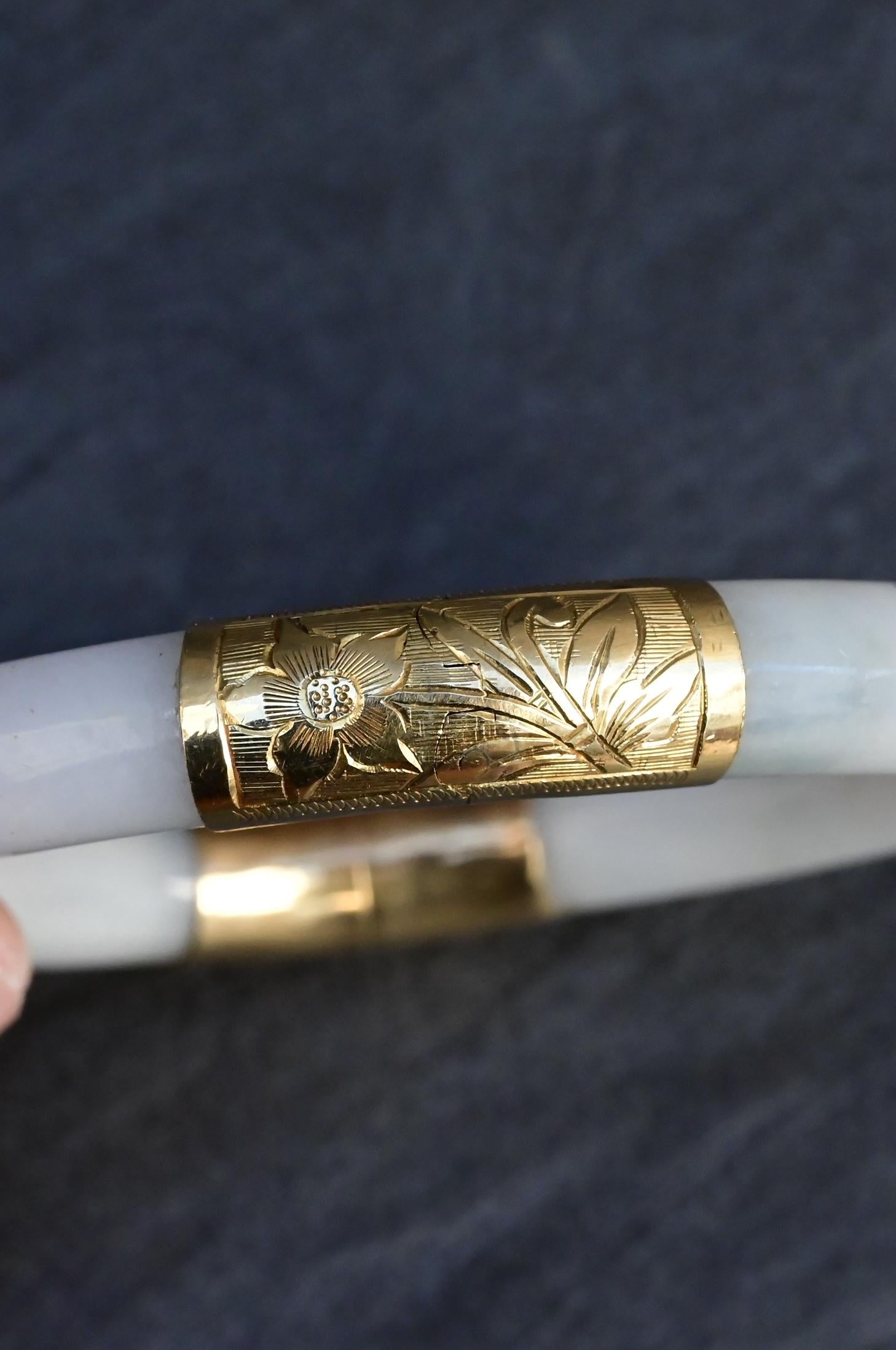 Superb Antique Jade and 14K Gold Hinged Bangle Bracelet