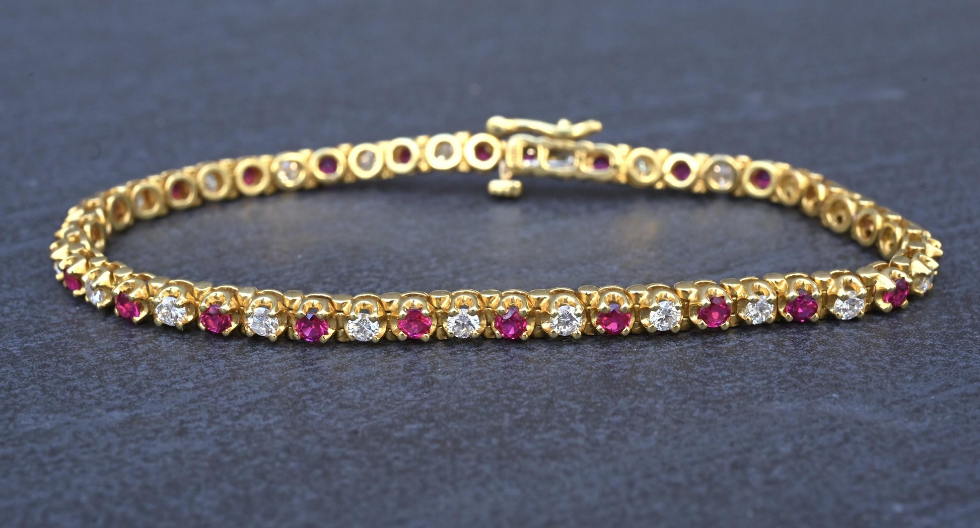3.05 TCW Ruby & Diamond Tennis Bracelet in 18K Yellow Gold – 7" – IGI Certified