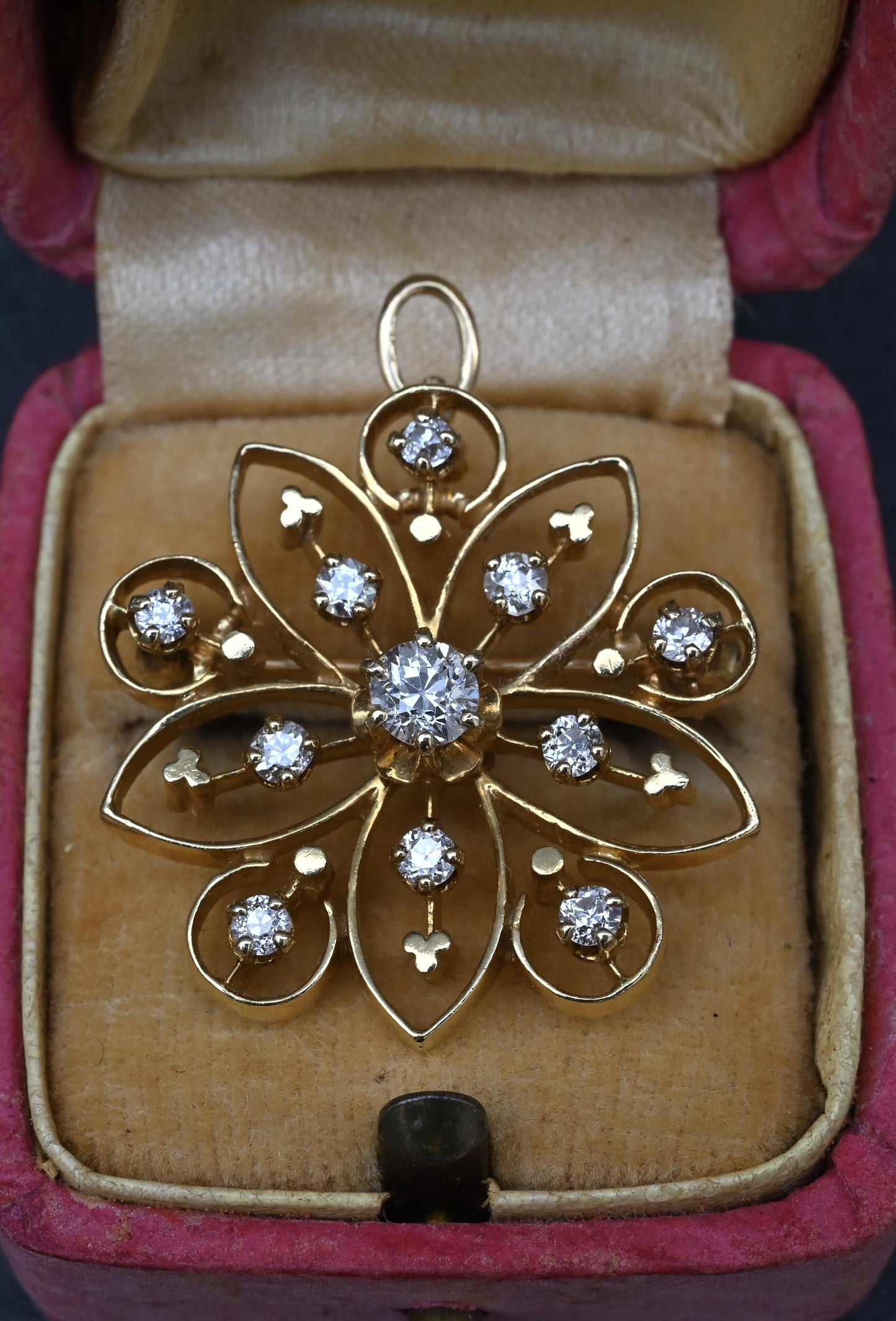 Art Deco 0.70 CTW Diamond Pendant / Brooch Pin in 14K Yellow Gold – IGI Cert.