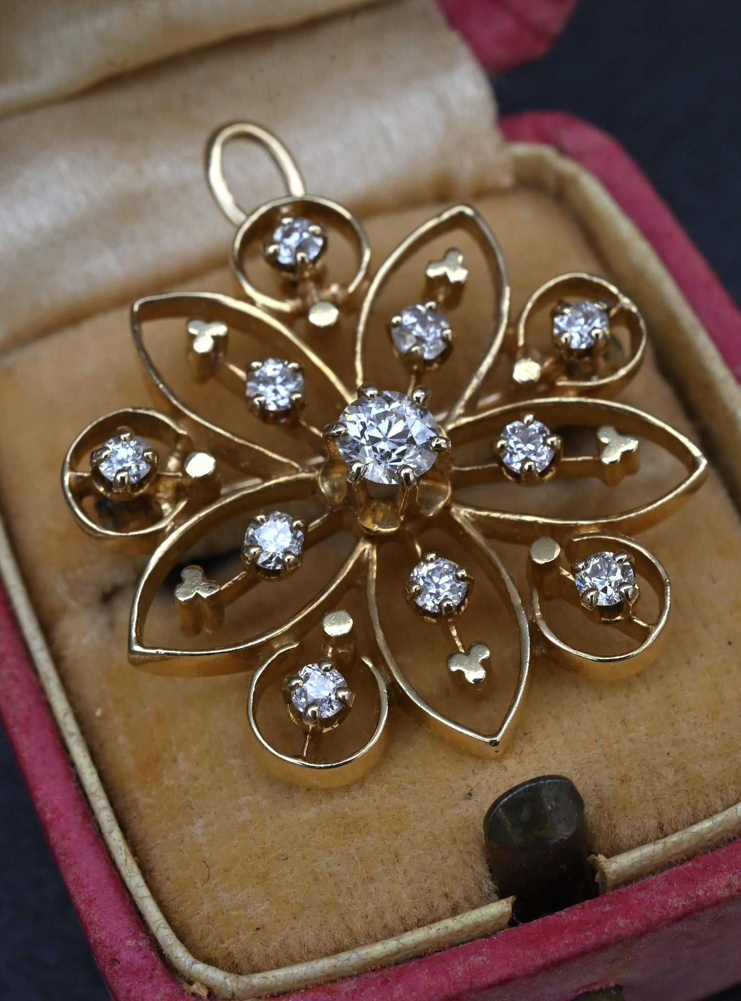 Art Deco 0.70 CTW Diamond Pendant / Brooch Pin in 14K Yellow Gold – IGI Cert.