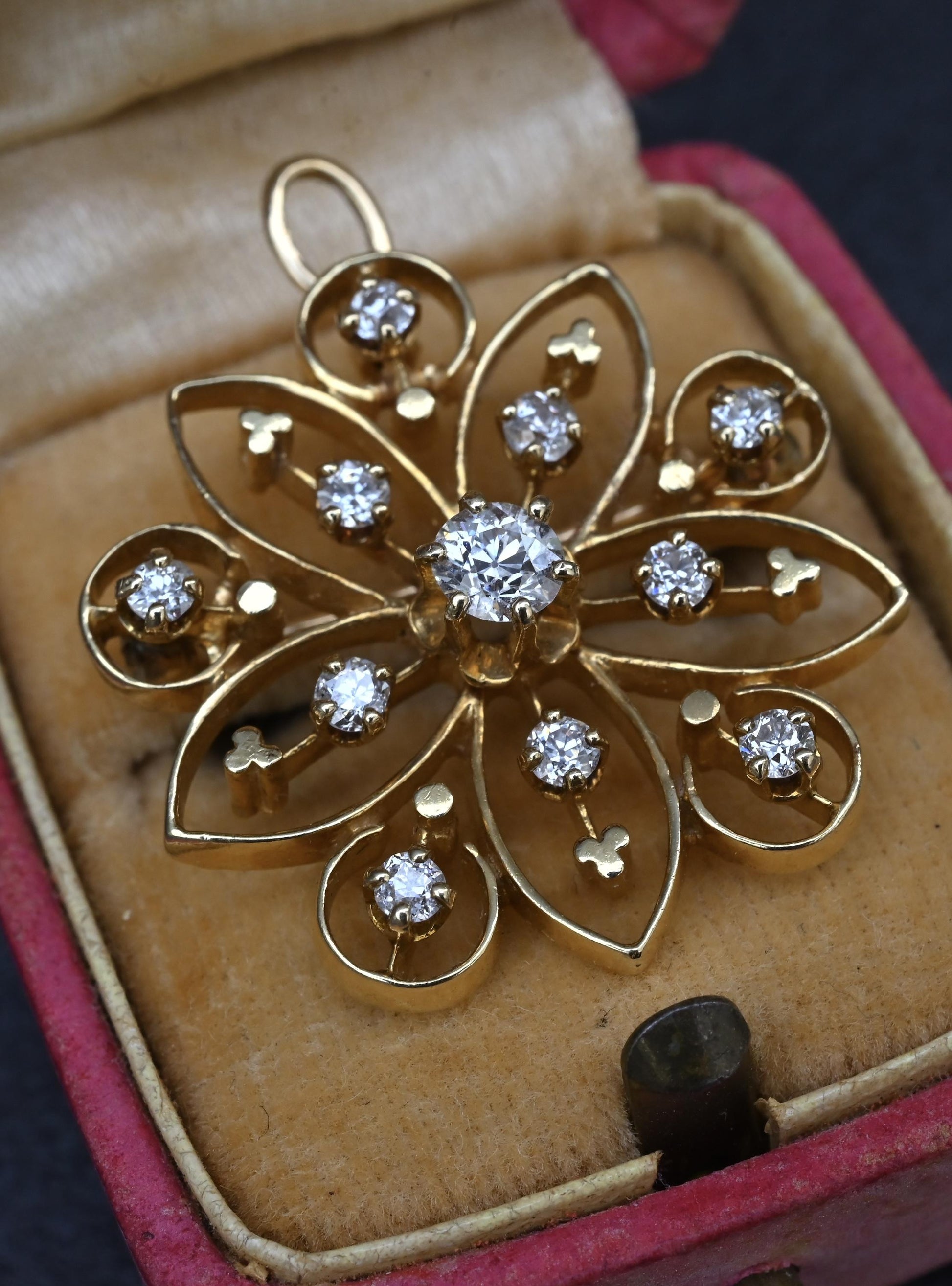 Art Deco 0.70 CTW Diamond Pendant / Brooch Pin in 14K Yellow Gold – IGI Cert.