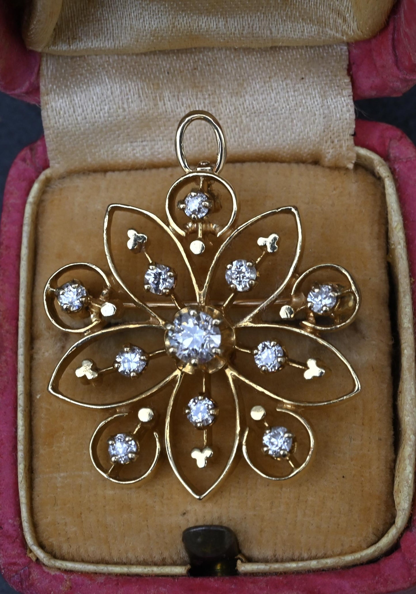 Art Deco 0.70 CTW Diamond Pendant / Brooch Pin in 14K Yellow Gold – IGI Cert.
