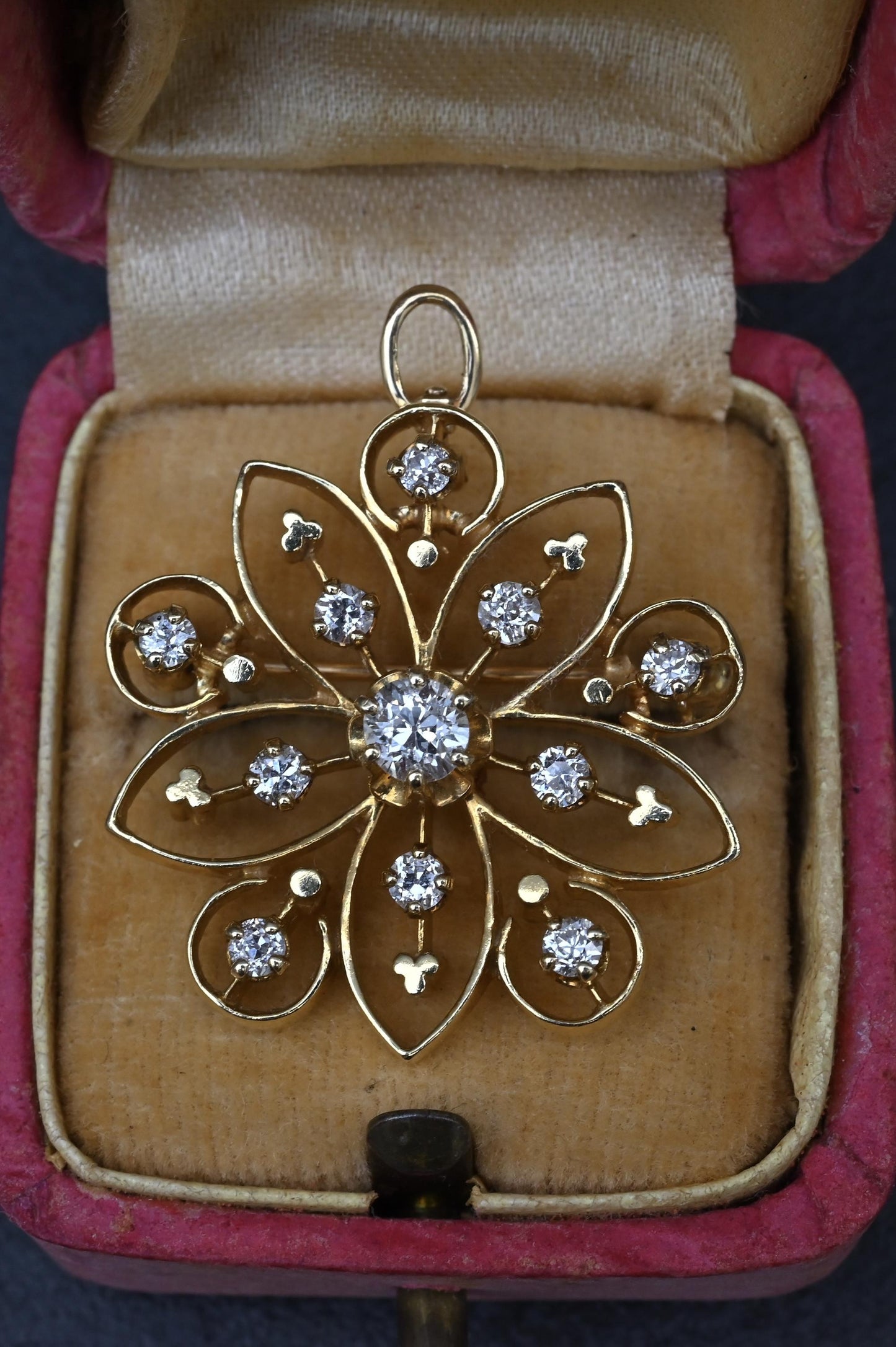 Art Deco 0.70 CTW Diamond Pendant / Brooch Pin in 14K Yellow Gold – IGI Cert.