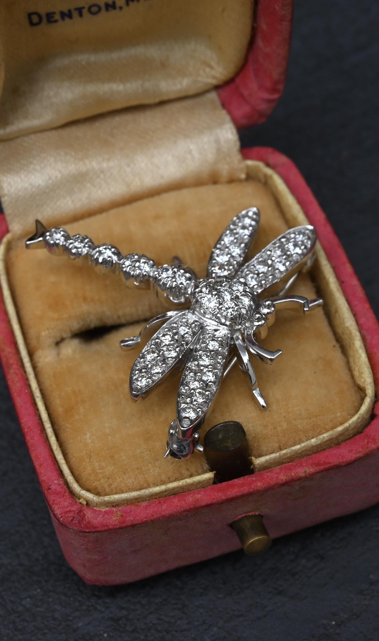 18K White Gold Dragonfly Diamond Brooch Pin 0.65ctw VS Clarity Pavé Pin