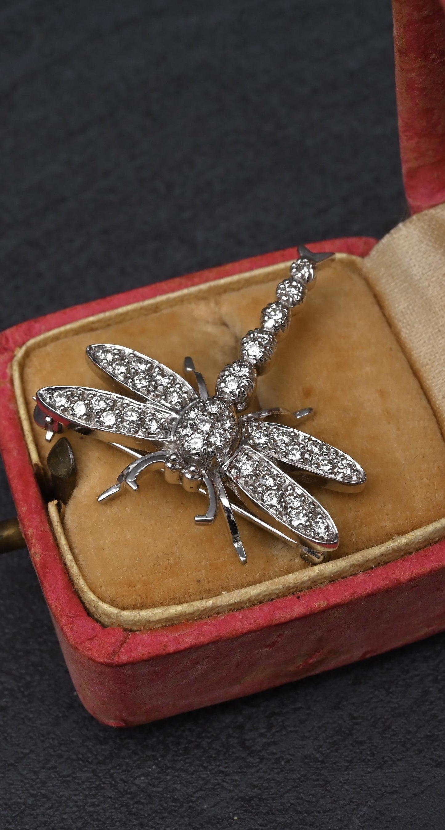 18K White Gold Dragonfly Diamond Brooch Pin 0.65ctw VS Clarity Pavé Pin