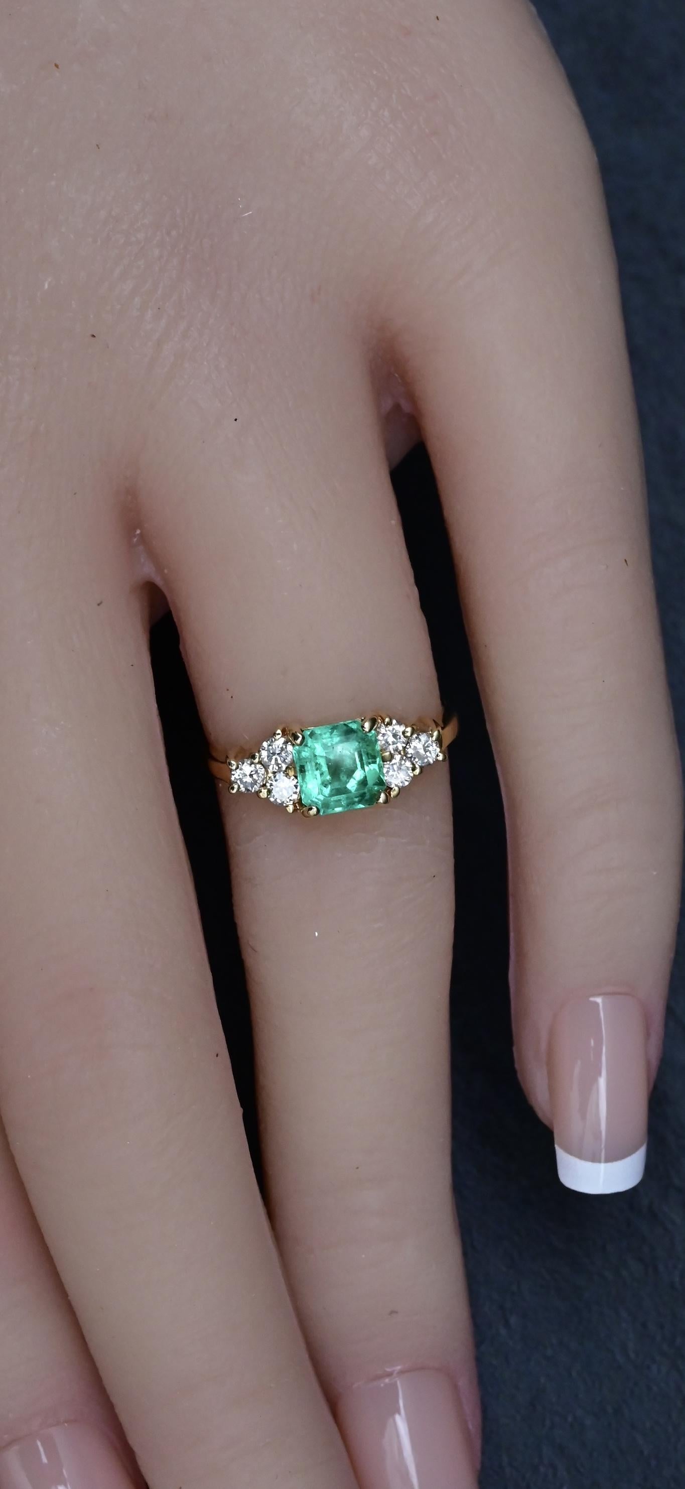 Exceptional High Quality 1 Carat Emerald & Diamond Ring