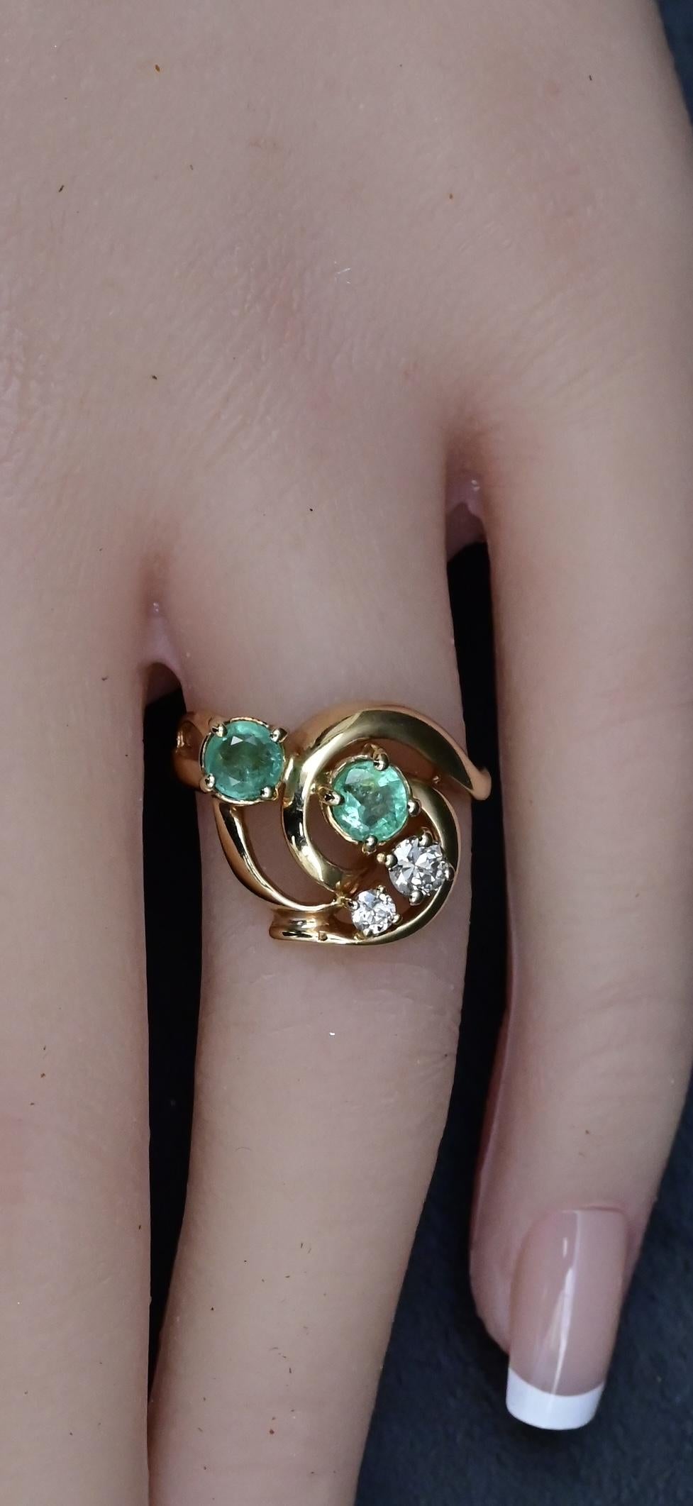 14K Yellow Gold Emerald & Diamond Swirl Ring – Size 7.25