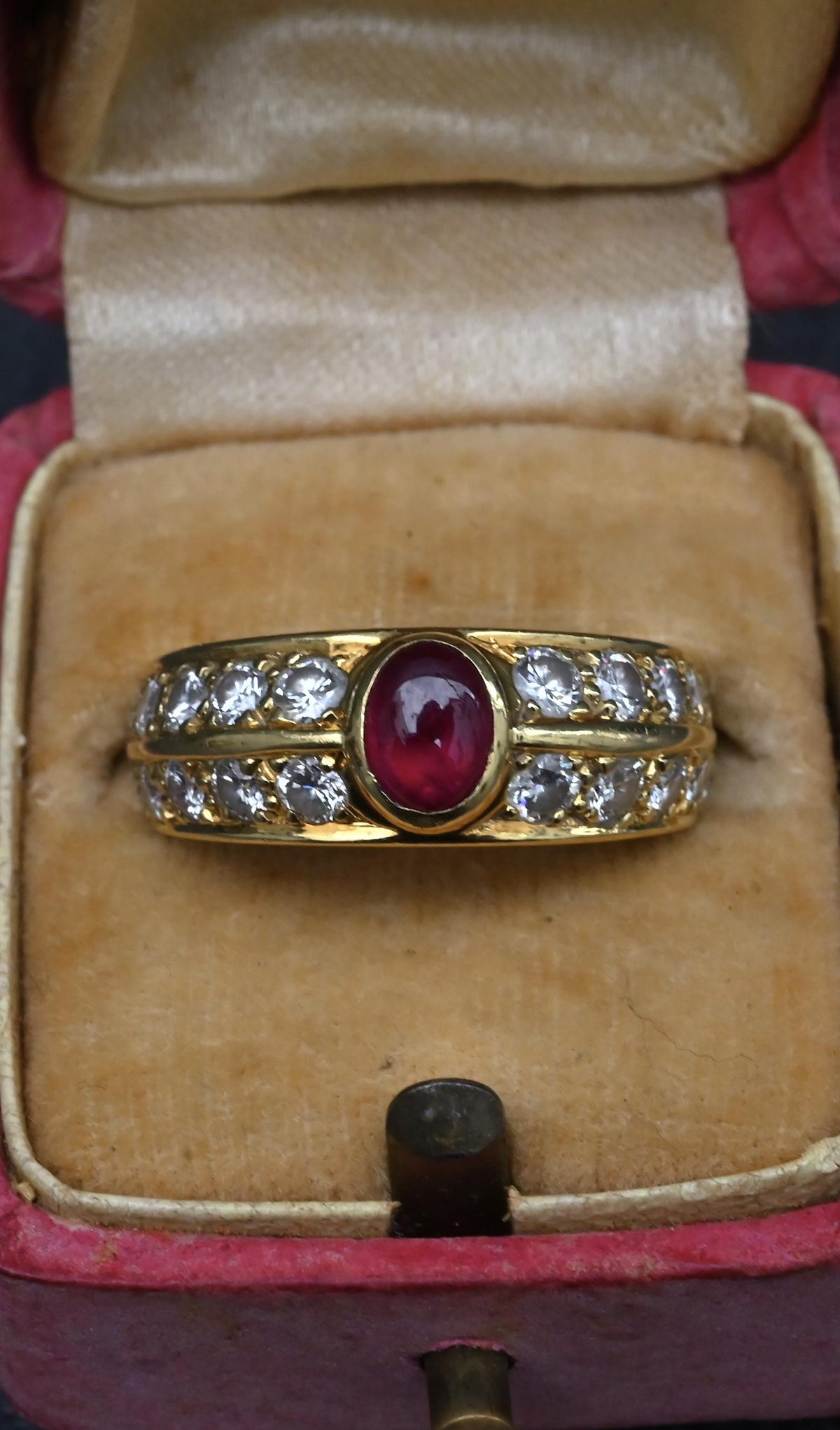 Tiffany & Co. 18K Yellow Gold 0.75ct Cabochon Ruby & 1.00ctw Diamond Ring Size 5