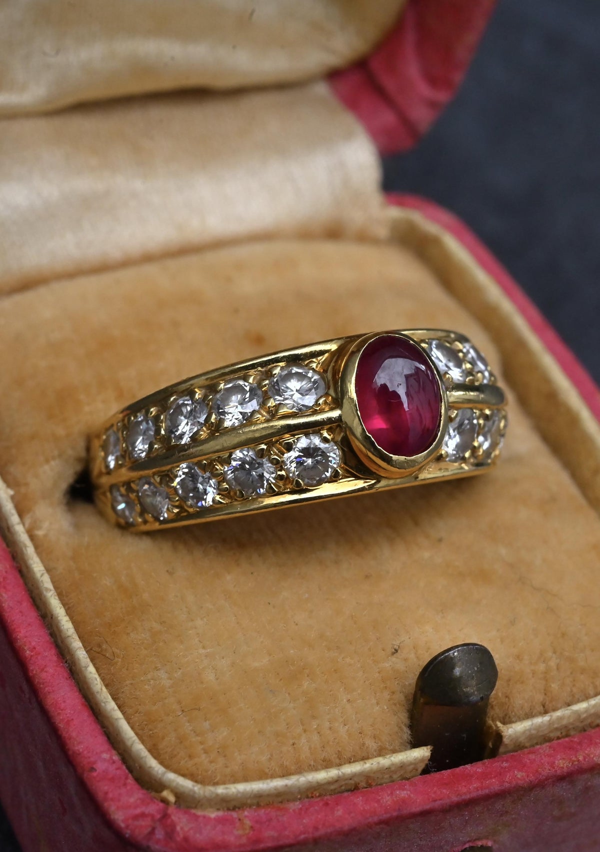 Tiffany & Co. 18K Yellow Gold 0.75ct Cabochon Ruby & 1.00ctw Diamond Ring Size 5