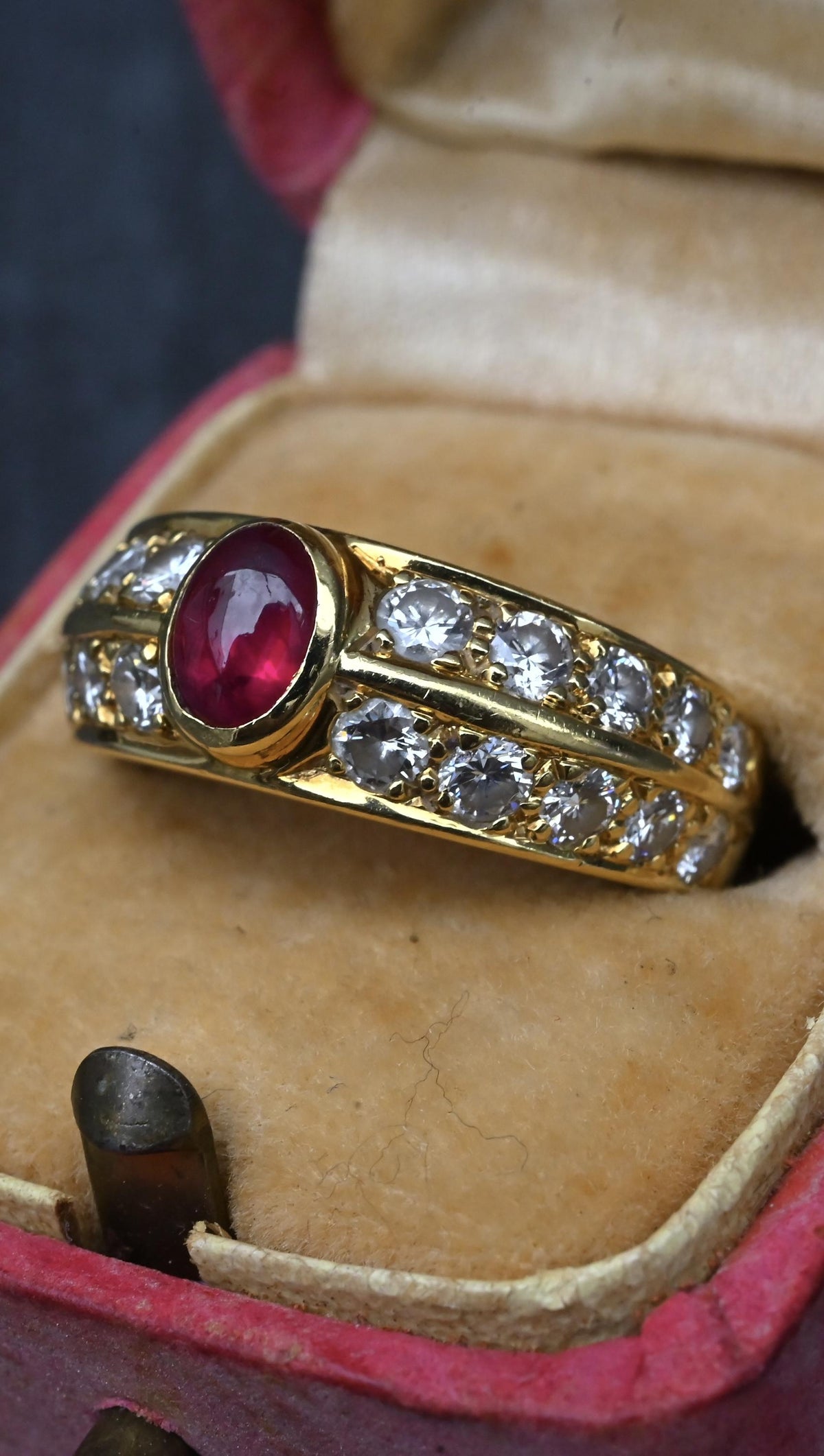 Tiffany & Co. 18K Yellow Gold 0.75ct Cabochon Ruby & 1.00ctw Diamond Ring Size 5