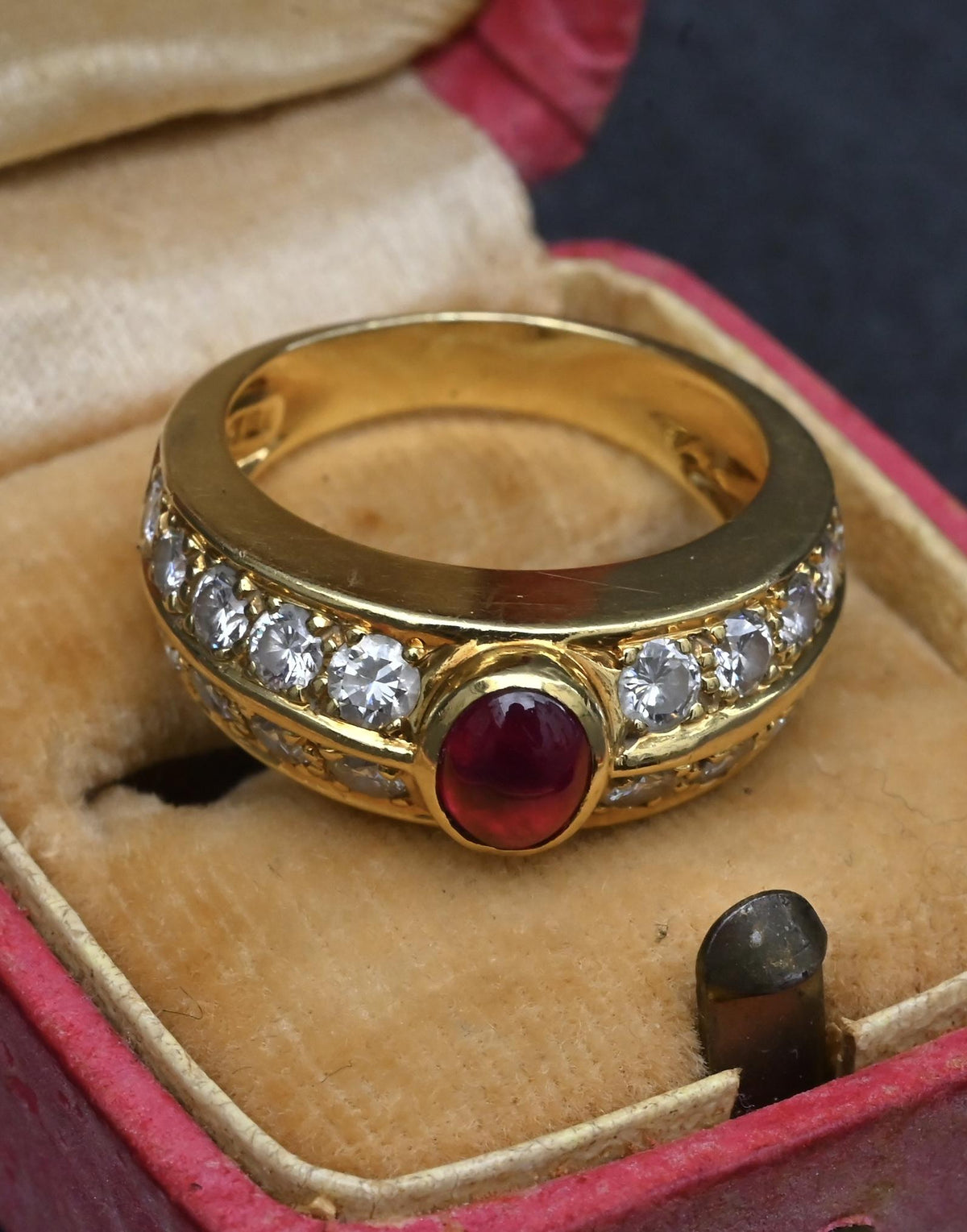 Tiffany & Co. 18K Yellow Gold 0.75ct Cabochon Ruby & 1.00ctw Diamond Ring Size 5