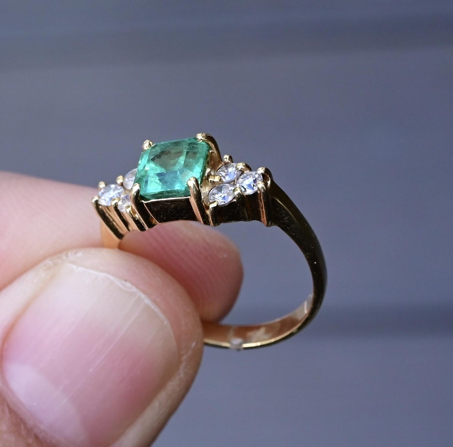 Exceptional High Quality 1 Carat Emerald & Diamond Ring