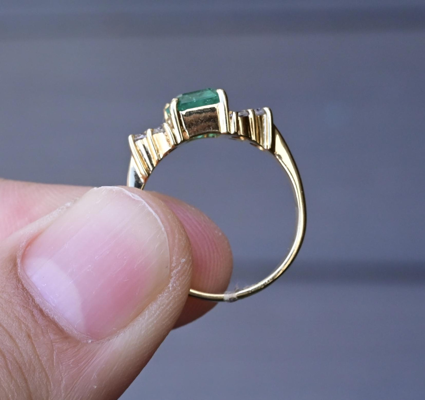 IGI Certified 18K Yellow Gold Emerald & Diamond Ring – 1.05ct Emerald, Size 5.75