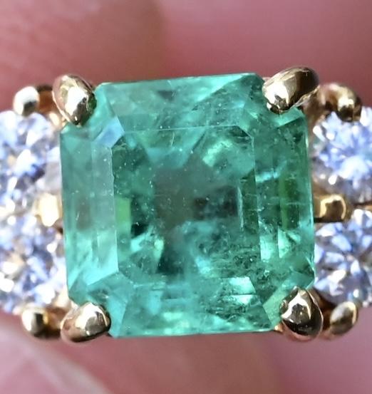 Exceptional High Quality 1 Carat Emerald & Diamond Ring