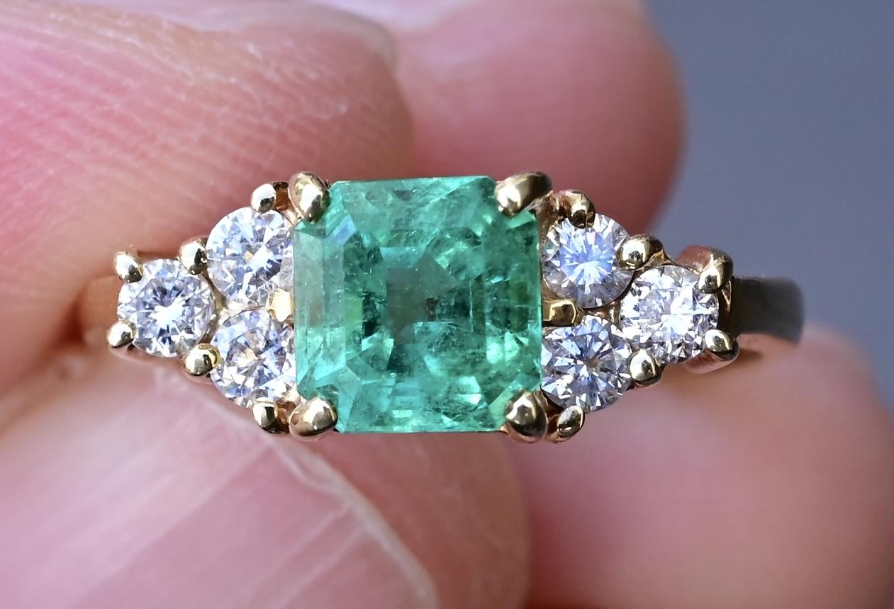 Exceptional High Quality 1 Carat Emerald & Diamond Ring