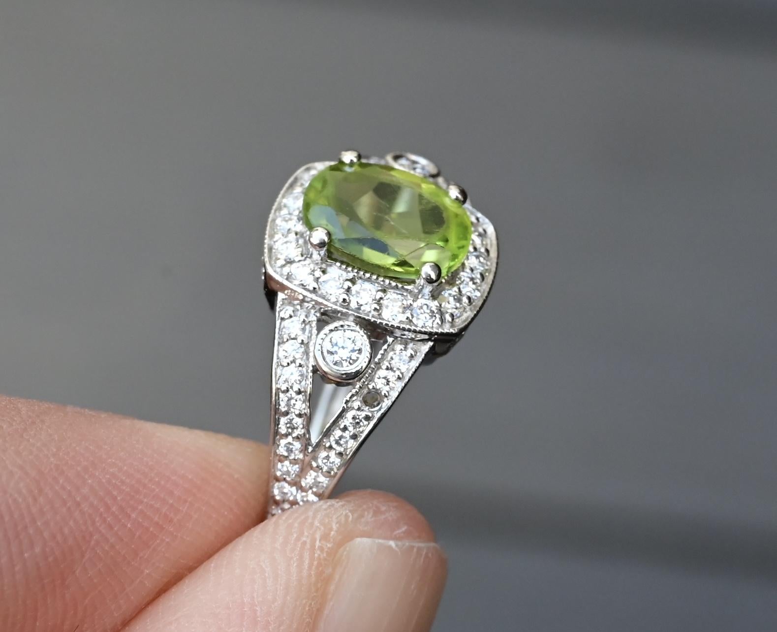 14K White Gold Peridot & Diamond Ring – Size 5.5 3.79 Grams